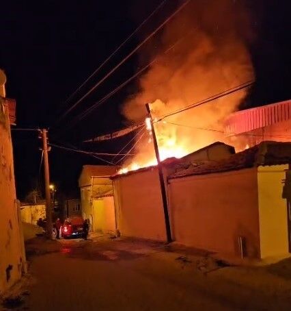 Yanginda Yaşli Çi̇ft Hayatini Kaybetti̇ (2)