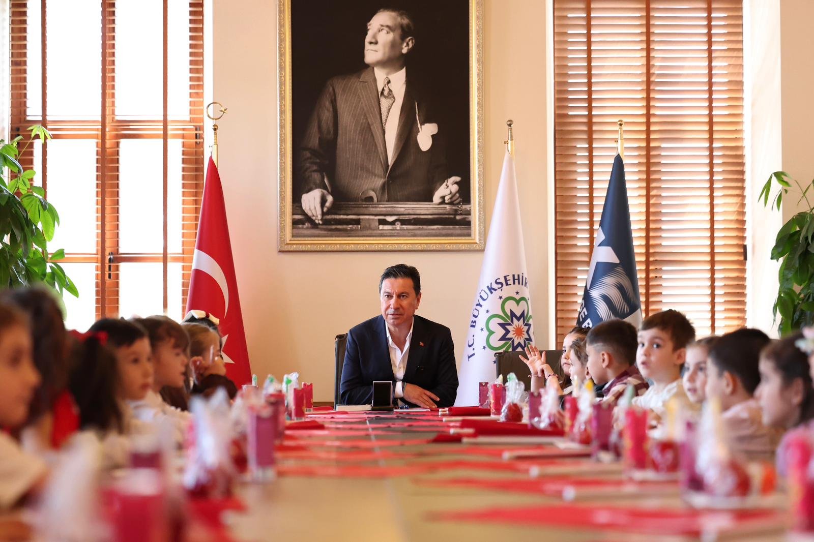 23 Nisan’da Anlamlı Devir Başkanlık Azra’ya Emanet (5)