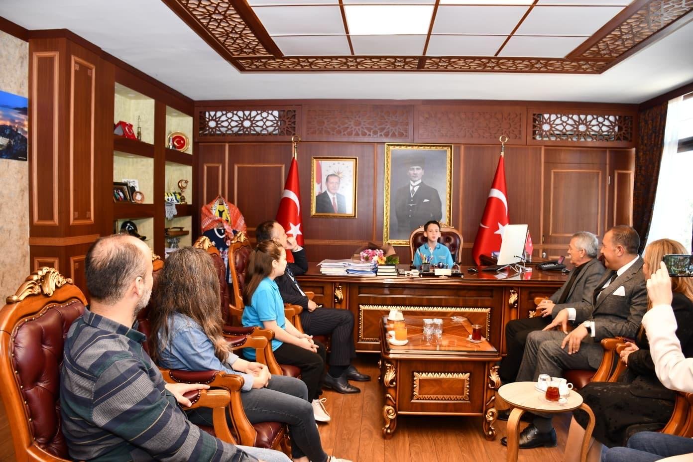 23 Nisan’da Kaymakamlık Koltuğu Miniklere Devredildi (2)