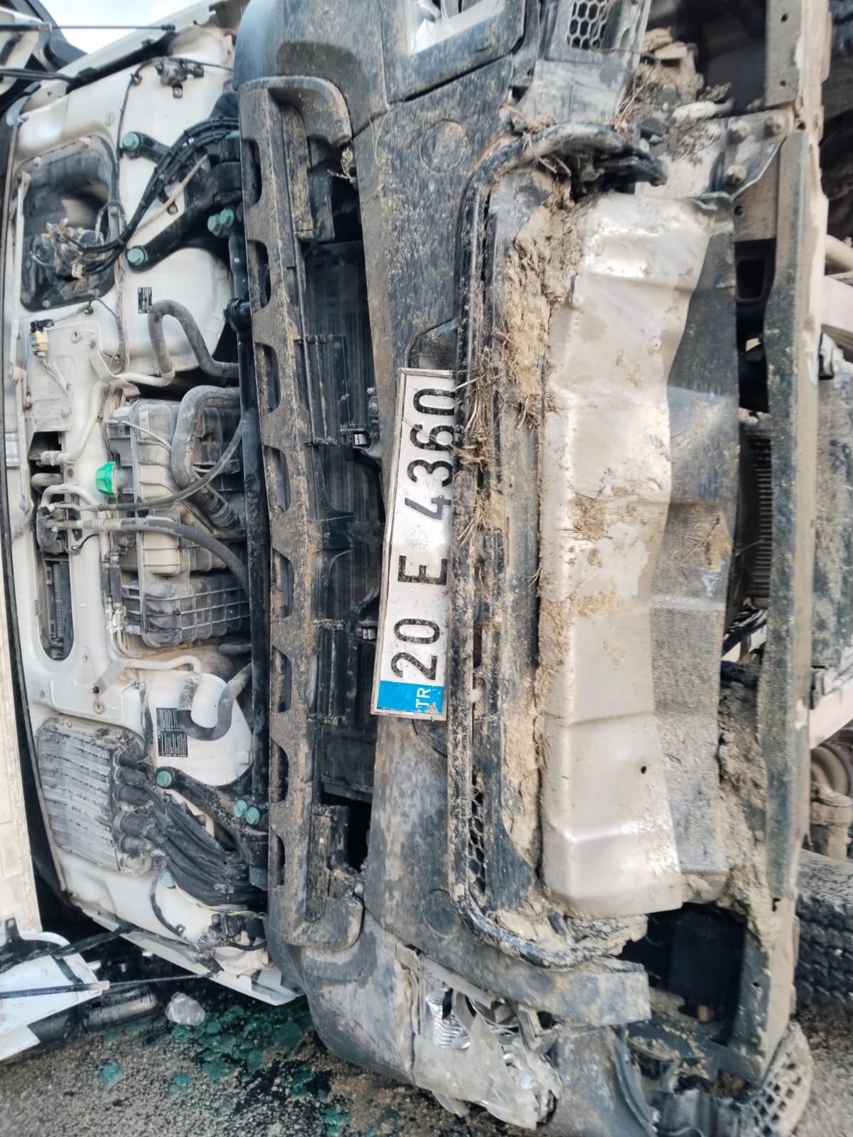 Ağir Yaralanan Kamyon Sürücüsü, Hayatini Kaybetti̇ (4)