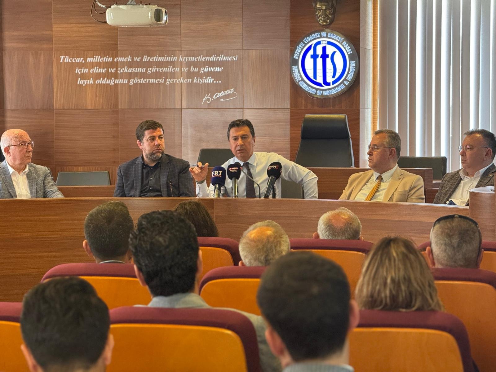 Ahmet Aras’tan Fethiye’de Gövde Gösterisi (4)