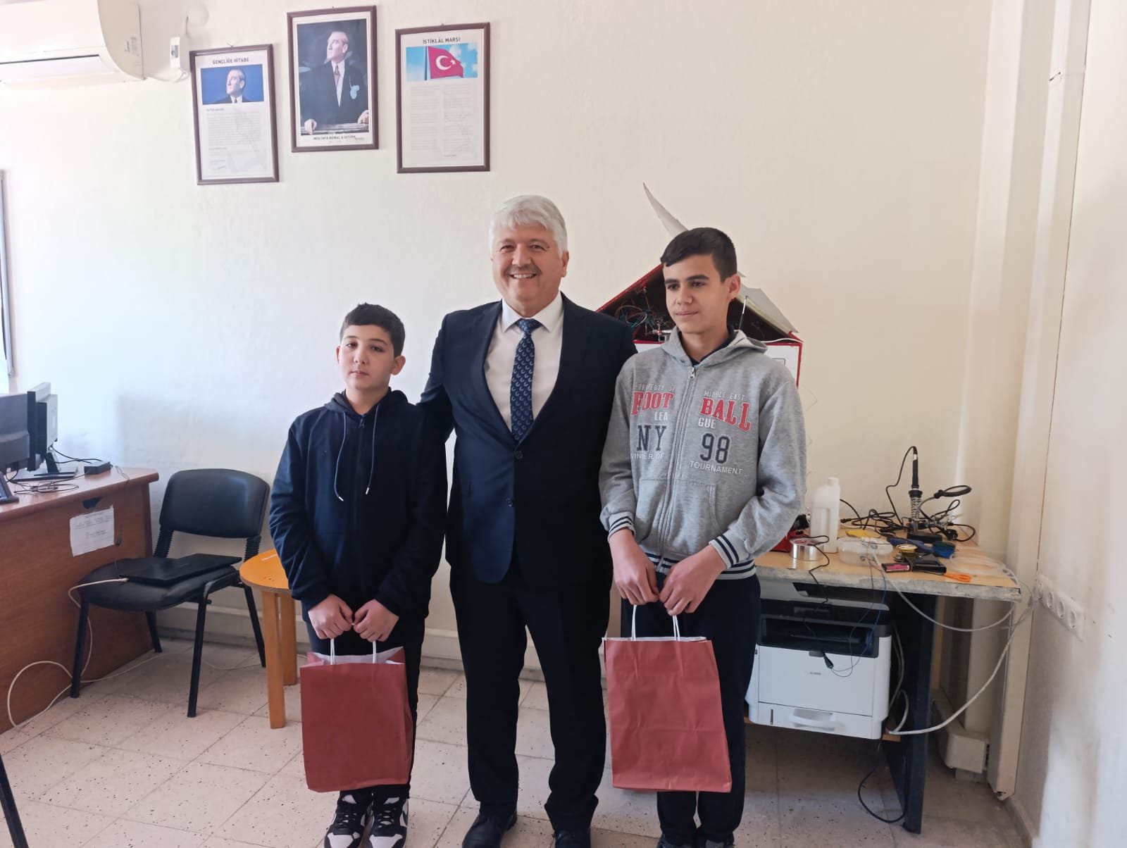 Başkan Büklü’den Tübi̇tak Projeleri Yarışmasında Başarılı Olan Öğrencilere Ziyaret (1)