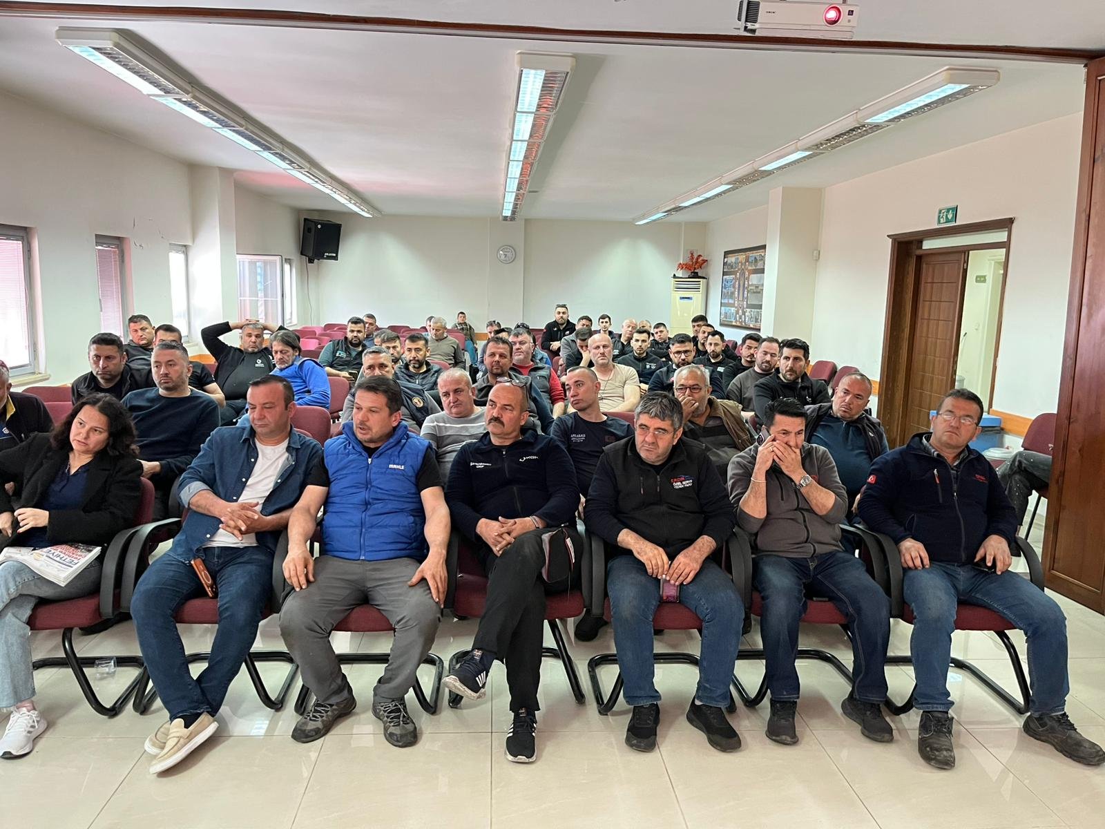 Başkan Demirtaş, “Oto Tamir, Oto Servis Ve Oto Bakım Esnafı’’ İle Bir Araya Geldi (7)