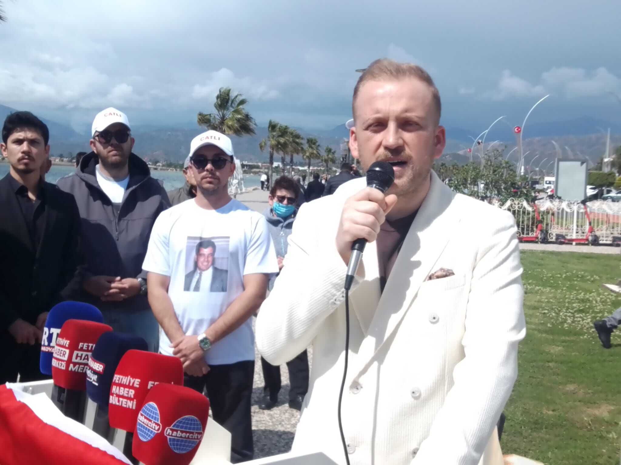 Çatli Ai̇lesi̇, Fethi̇ye'deki̇ Türk Di̇plomatlar Saygi Anitini Zi̇yaret Etti̇ (10)