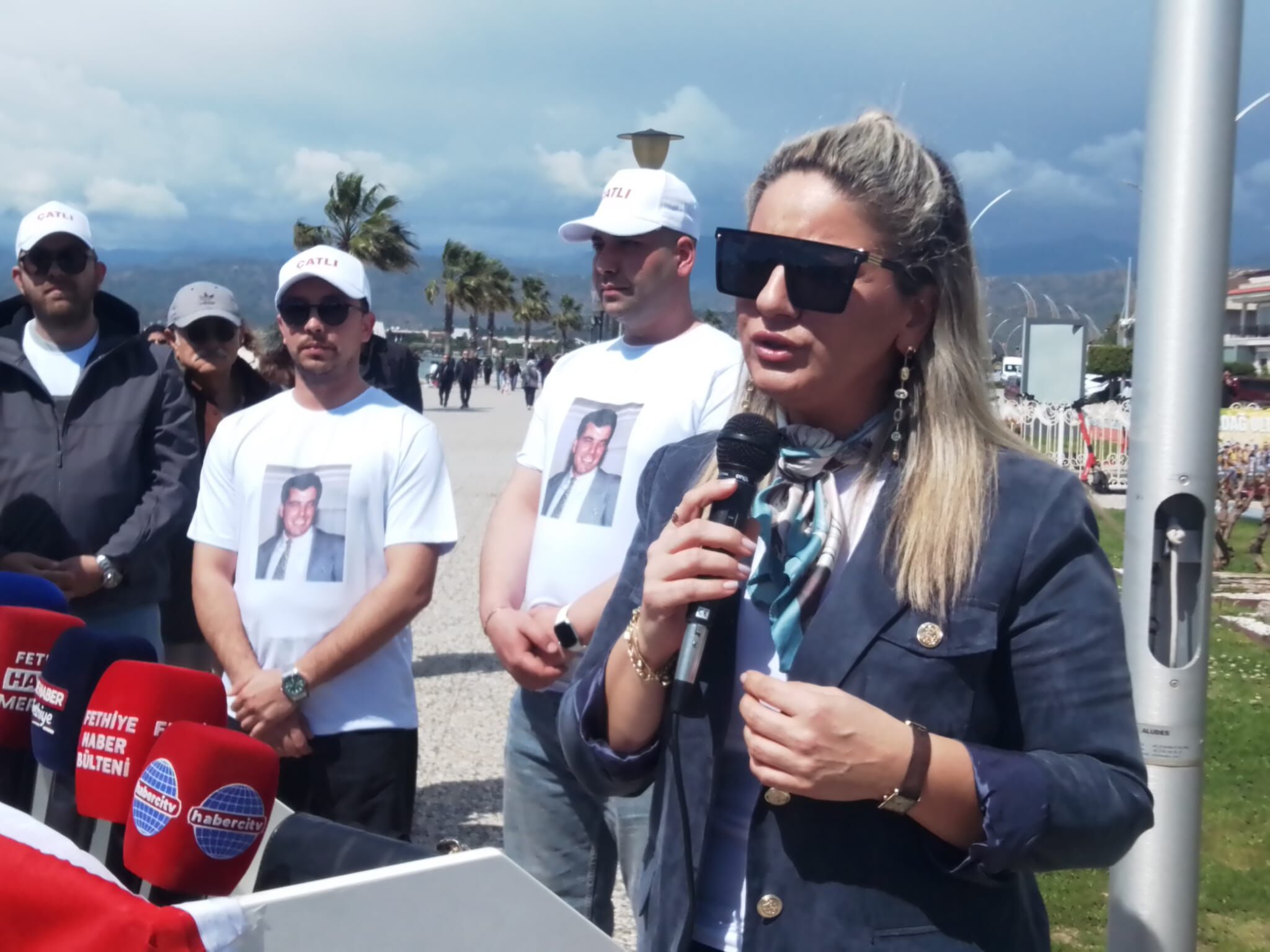 Çatli Ai̇lesi̇, Fethi̇ye'deki̇ Türk Di̇plomatlar Saygi Anitini Zi̇yaret Etti̇ (11)