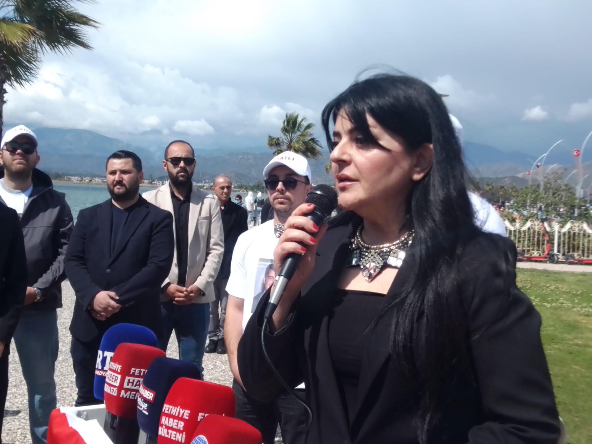 Çatli Ai̇lesi̇, Fethi̇ye'deki̇ Türk Di̇plomatlar Saygi Anitini Zi̇yaret Etti̇ (12)