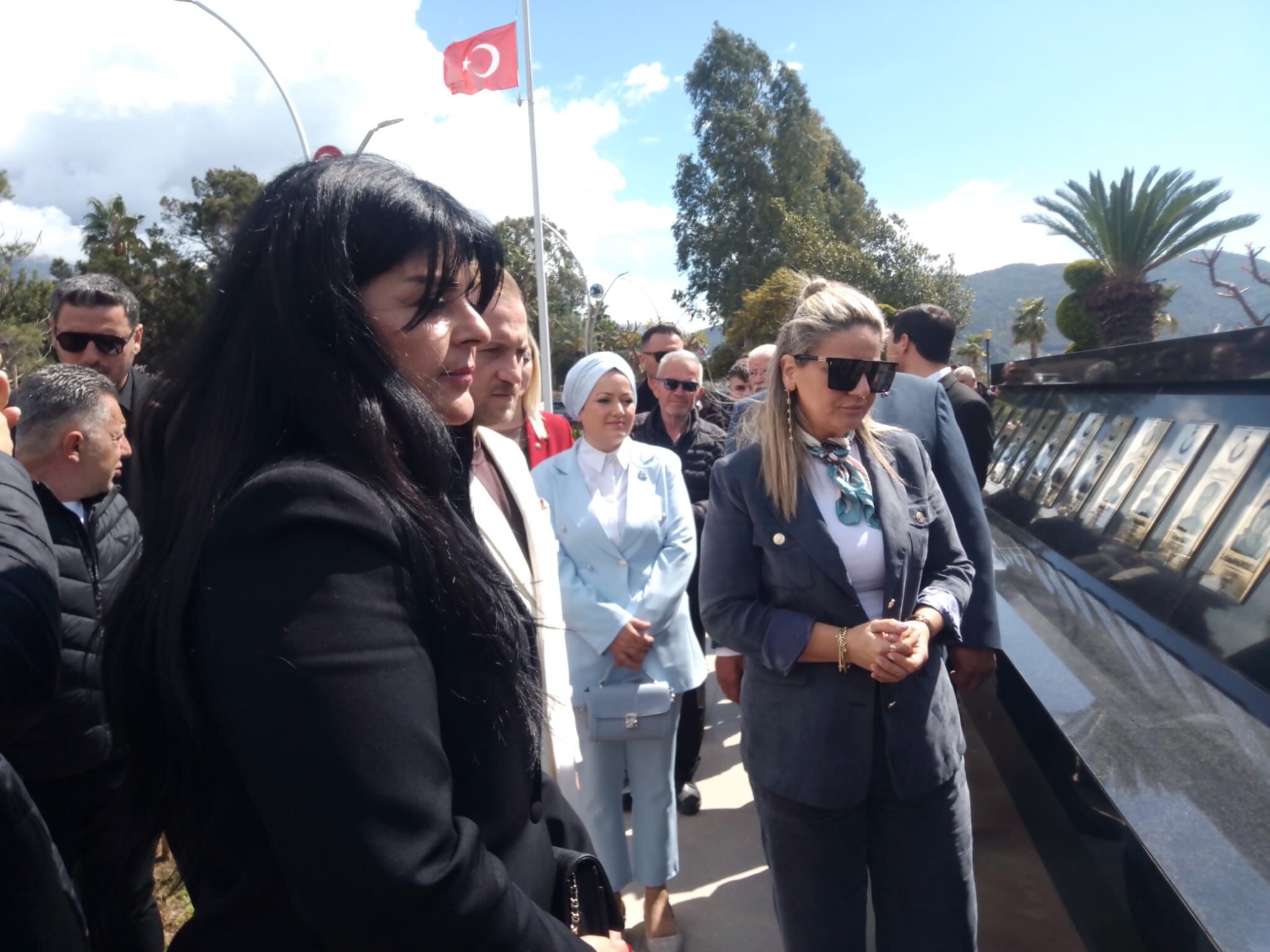 Çatli Ai̇lesi̇, Fethi̇ye'deki̇ Türk Di̇plomatlar Saygi Anitini Zi̇yaret Etti̇ (6)