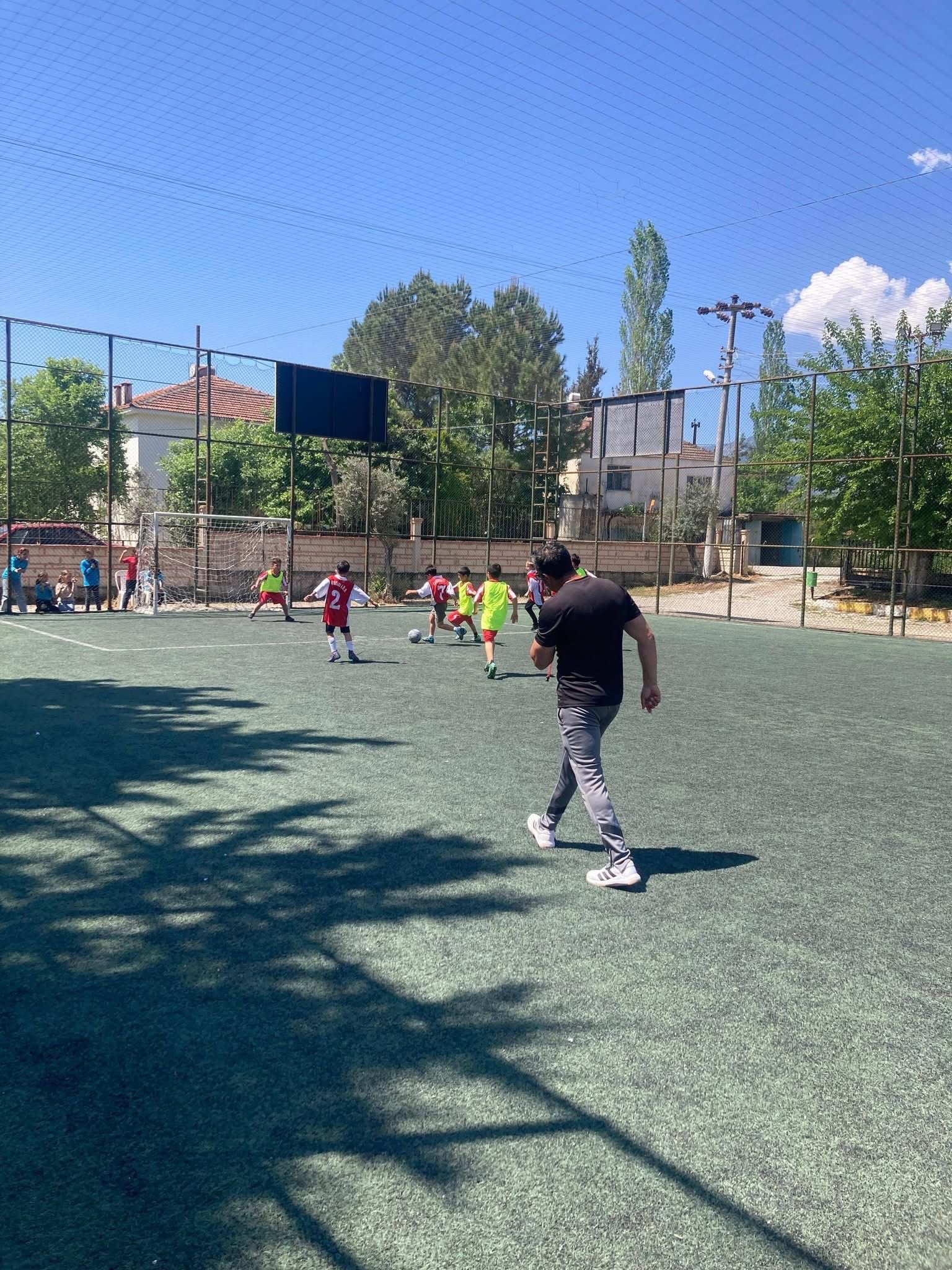 Çaykenarı Ortaokulu Geleneksel Futbol Turnuvası (6)