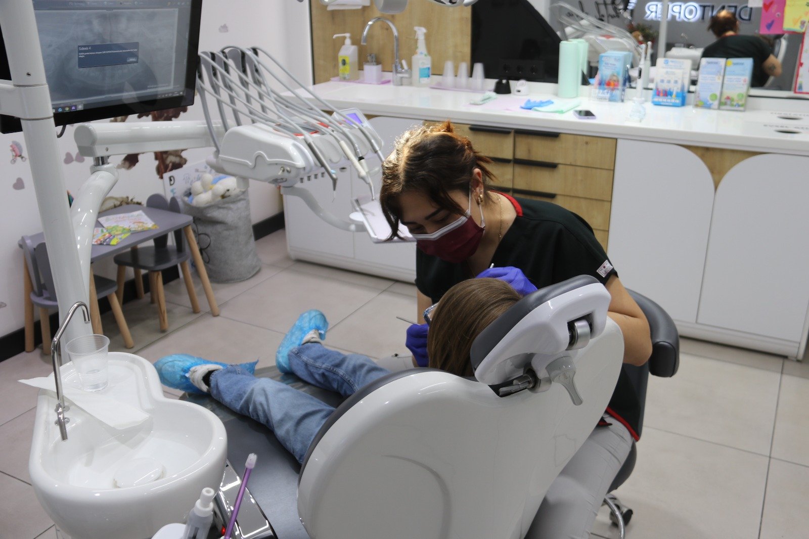 Dentoper Fethi̇ye Di̇ş Kli̇ni̇ği̇’nden Çocuklara Özel Tarama Günleri̇ (5)