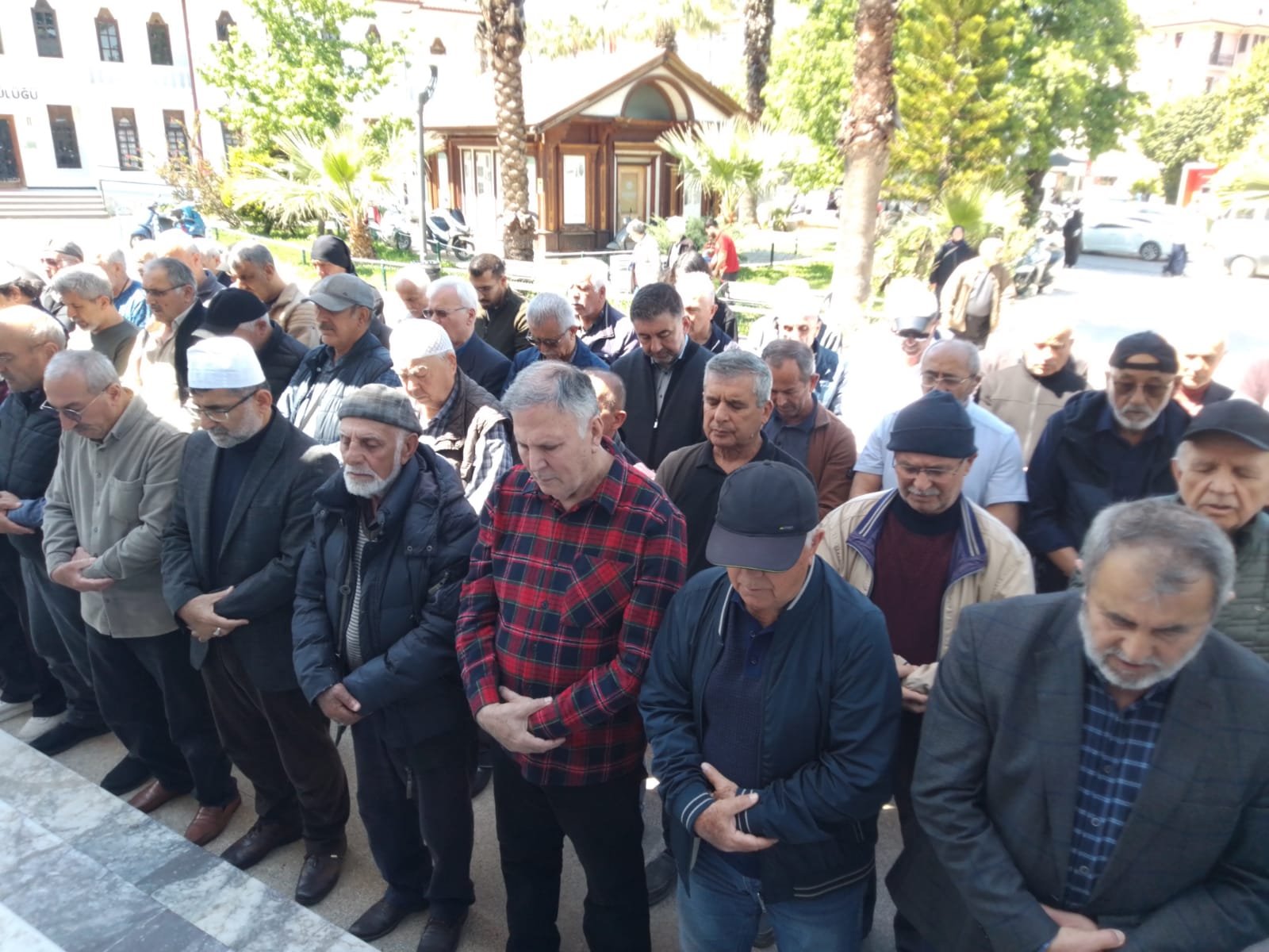 Emekli̇ Öğretmen Son Yolculuğuna Uğurlandi (1)