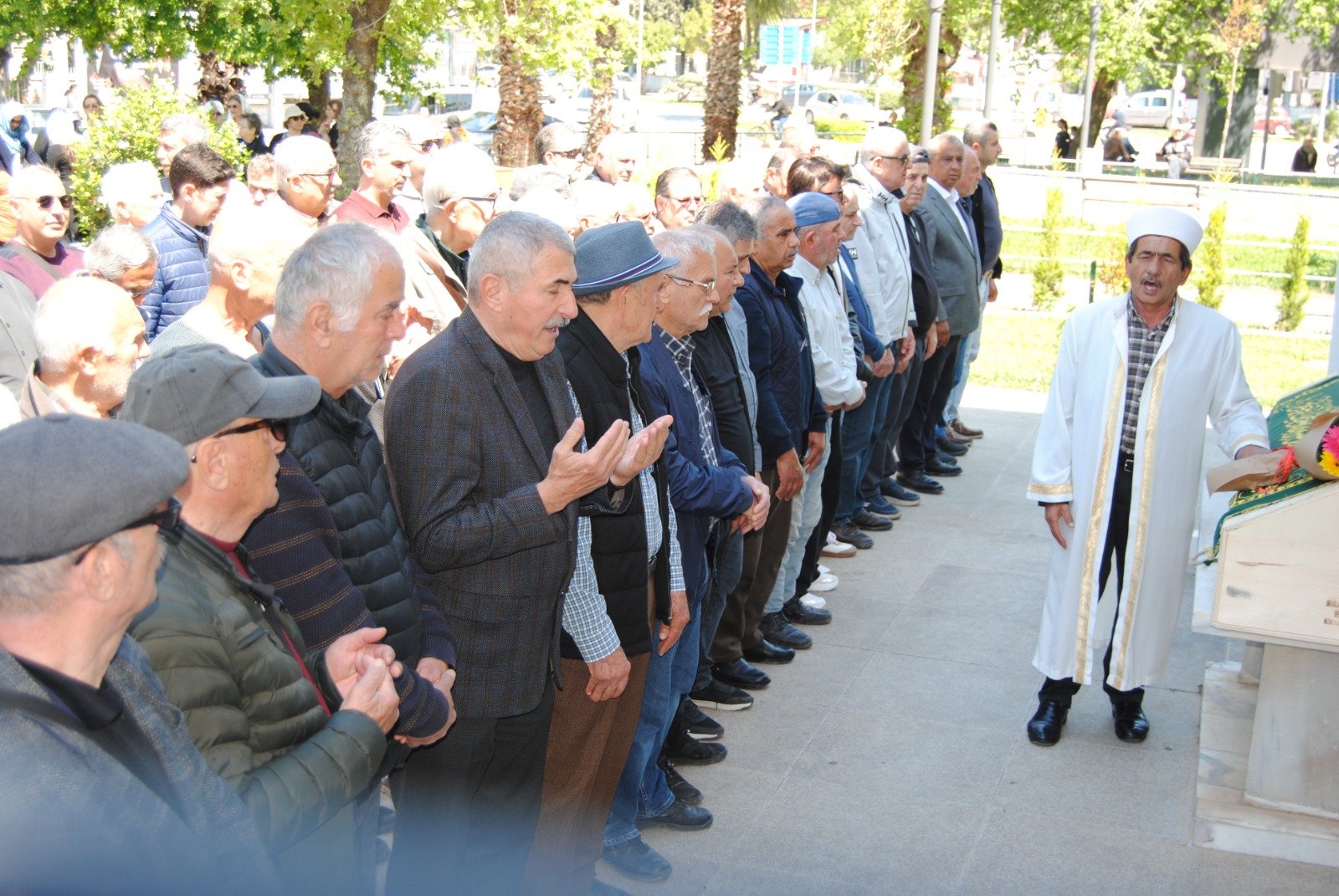 Emekli̇ Öğretmen Son Yolculuğuna Uğurlandi (2)