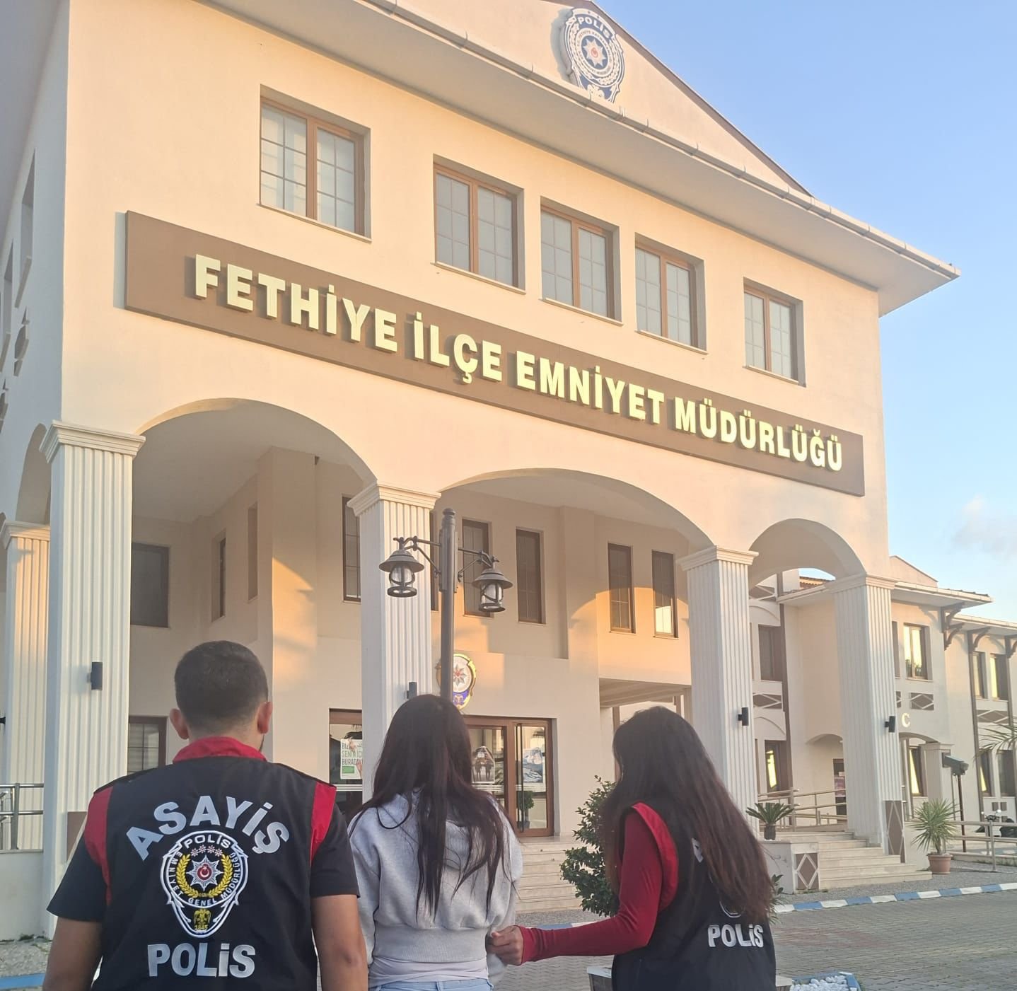 Fethi̇ye’de 38 Yil Hapi̇s Cezasi Bulunan Şüpheli̇ Yakalandi (1)