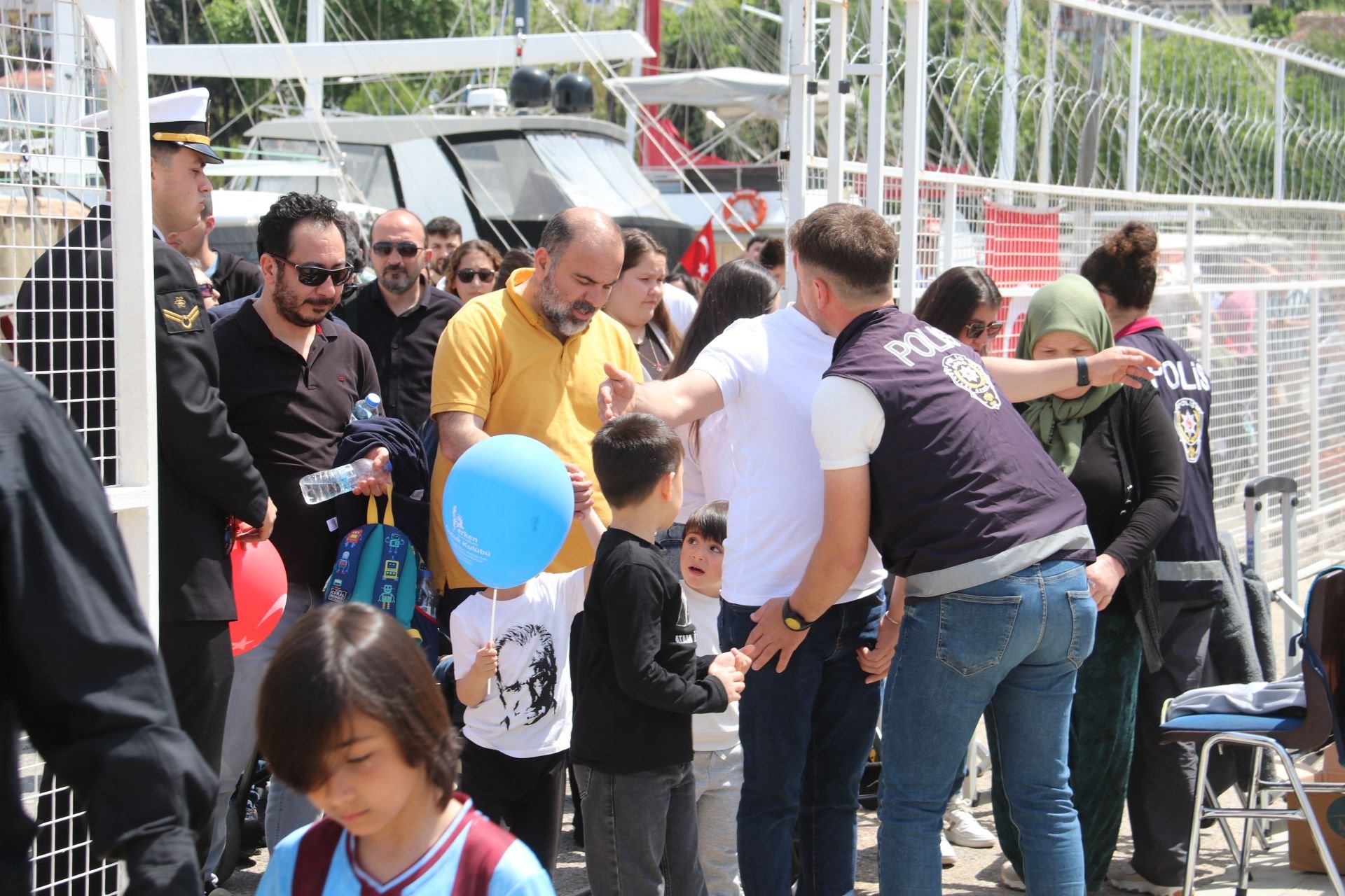 Fethiye’de Askeri Gemiler Ziyarete Açıldı (2)