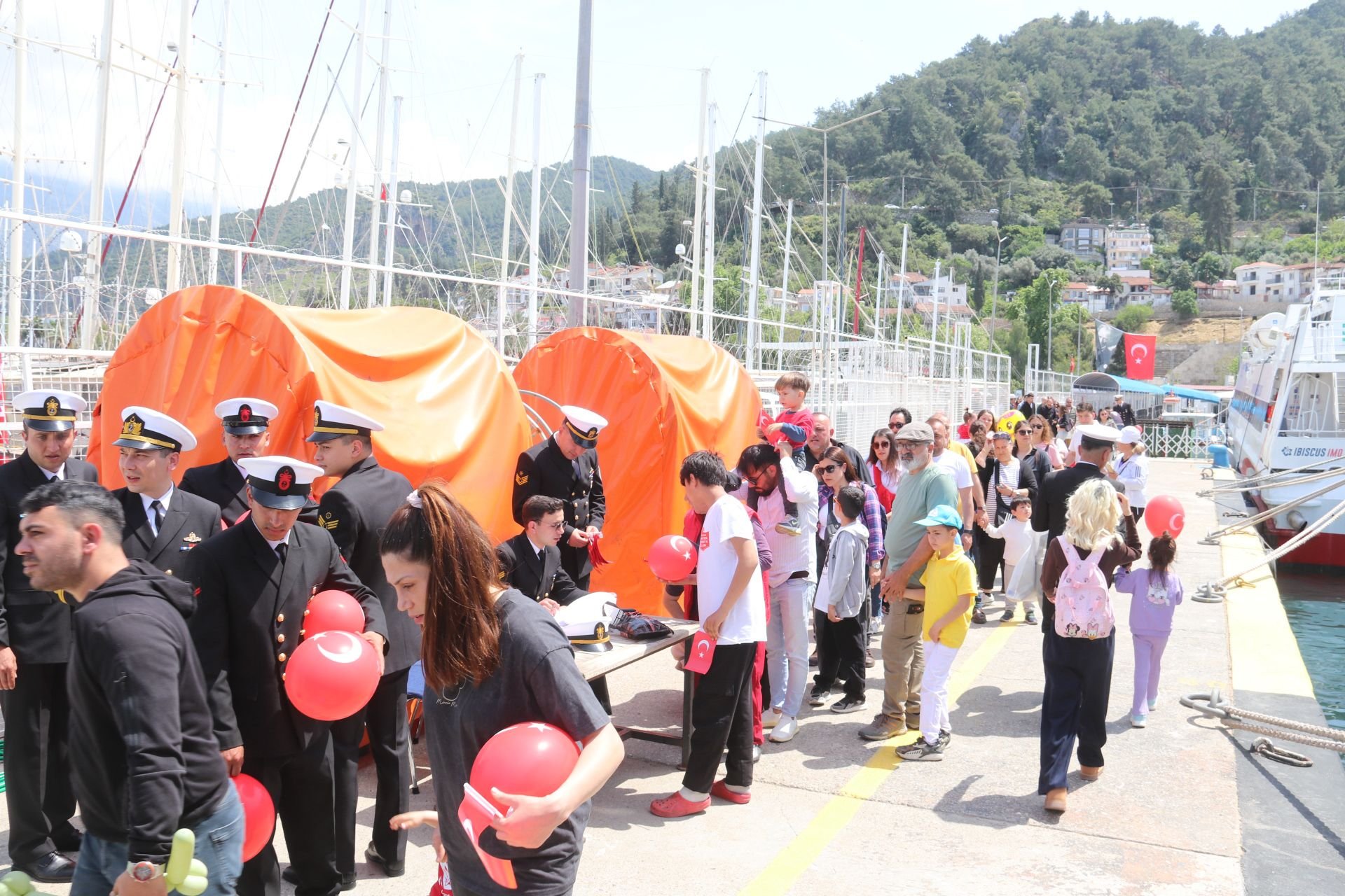 Fethiye’de Askeri Gemiler Ziyarete Açıldı (5)