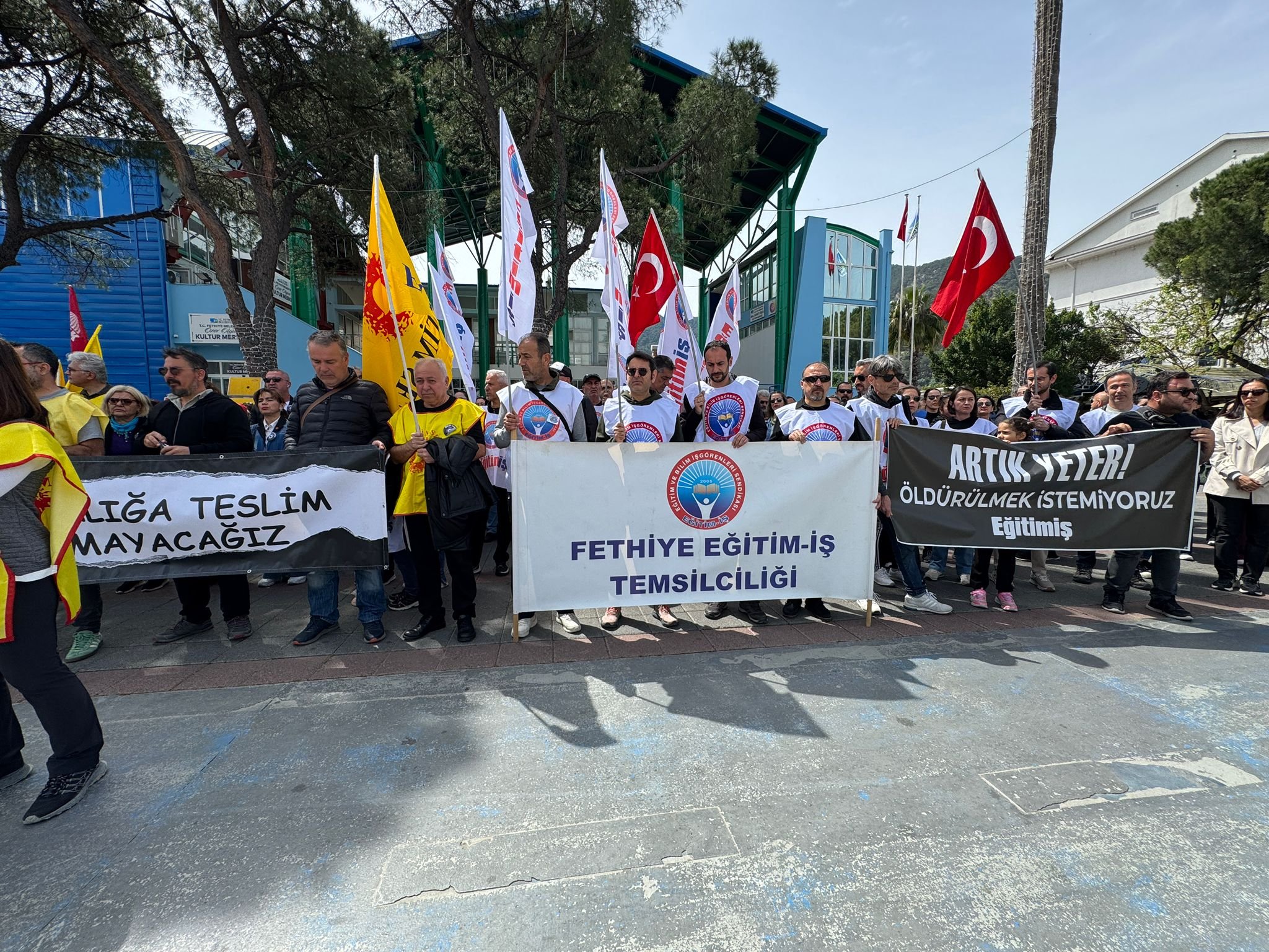 Fethi̇ye'de Eği̇ti̇m Sendi̇kalarindan İş Birakma Eylemi̇ (1)