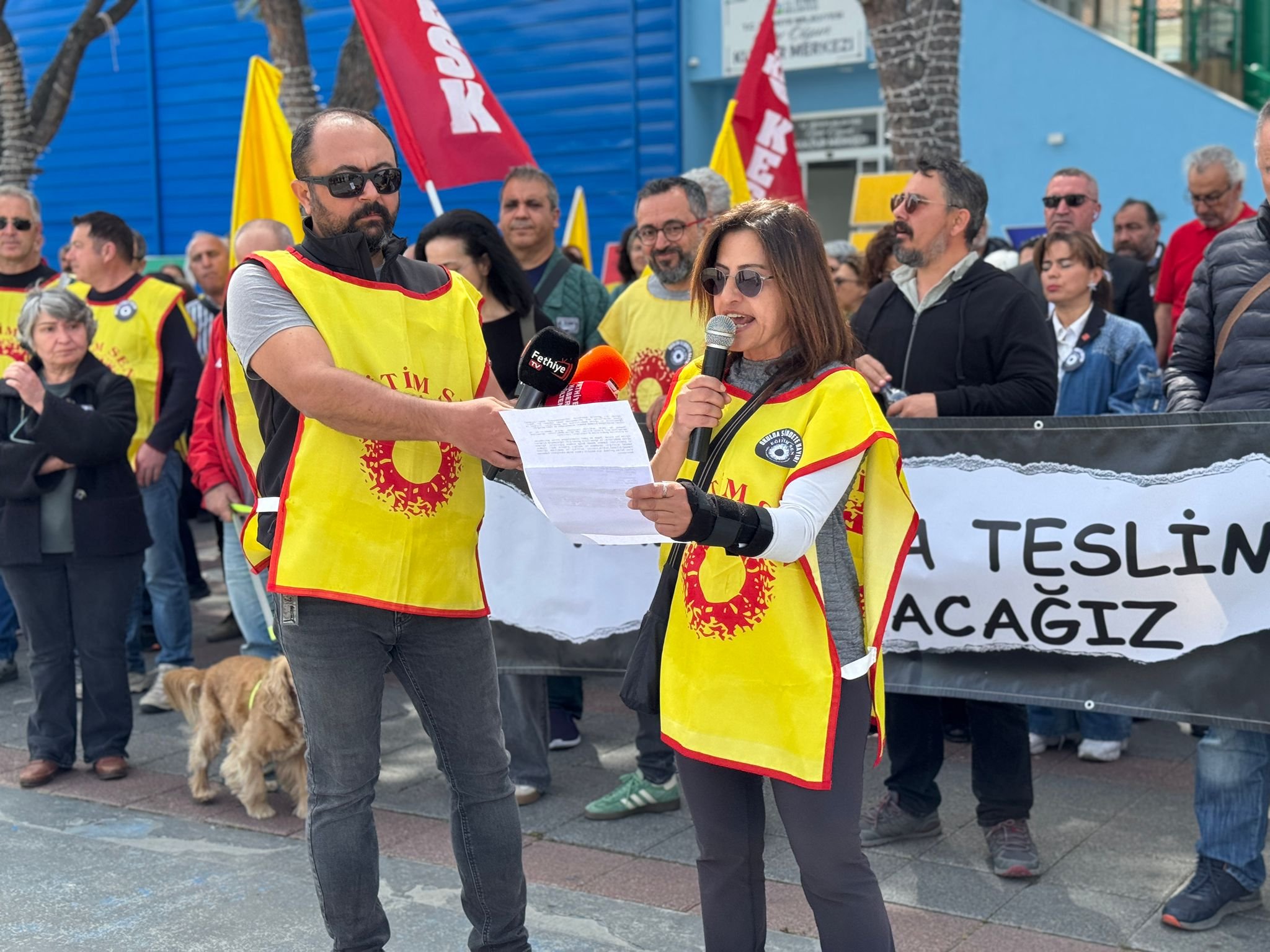 Fethi̇ye'de Eği̇ti̇m Sendi̇kalarindan İş Birakma Eylemi̇ (8)