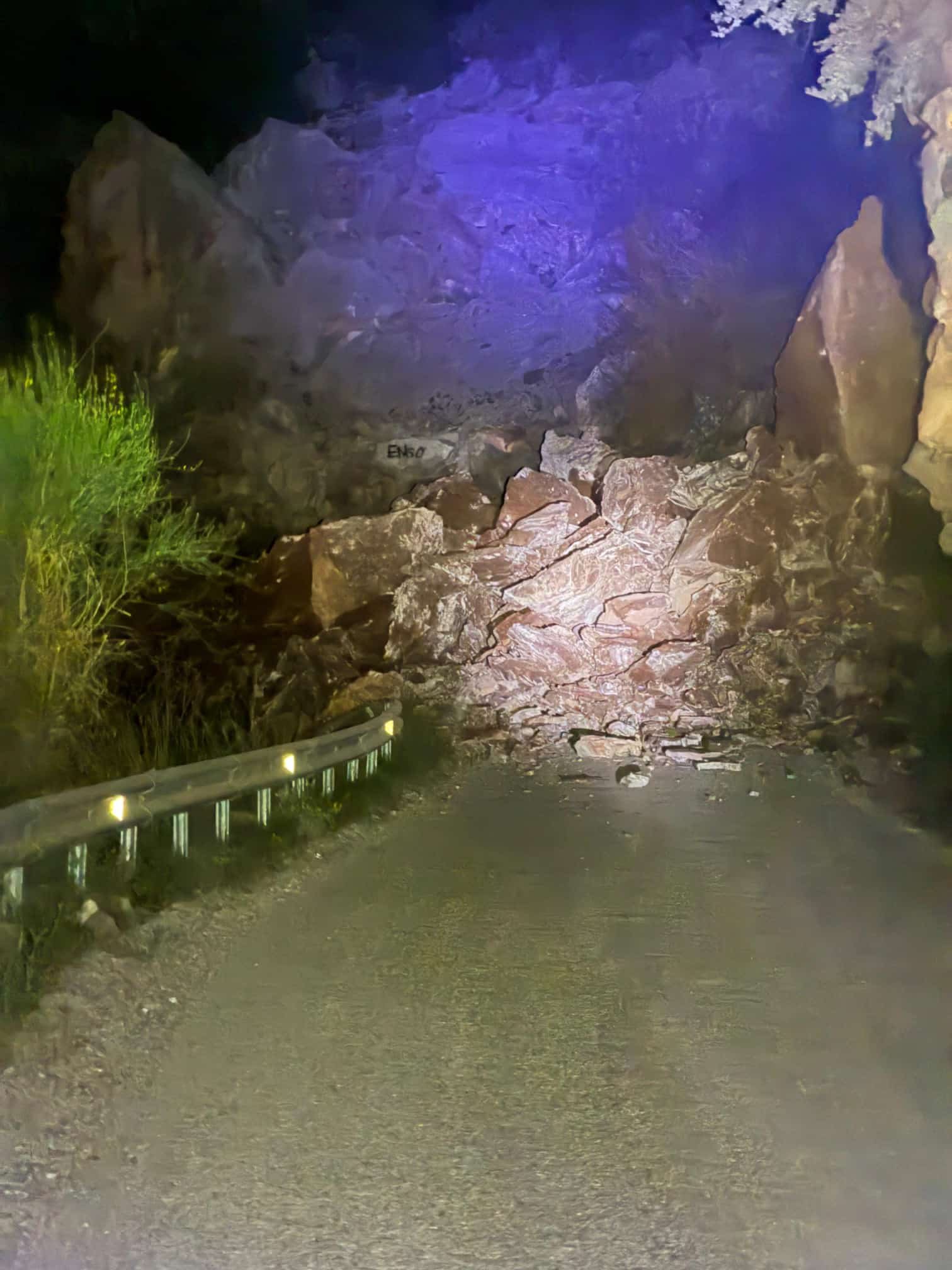 Fethiye’de Kaya Düşmesi Faralya Yolu Ulaşıma Kapandı (1)