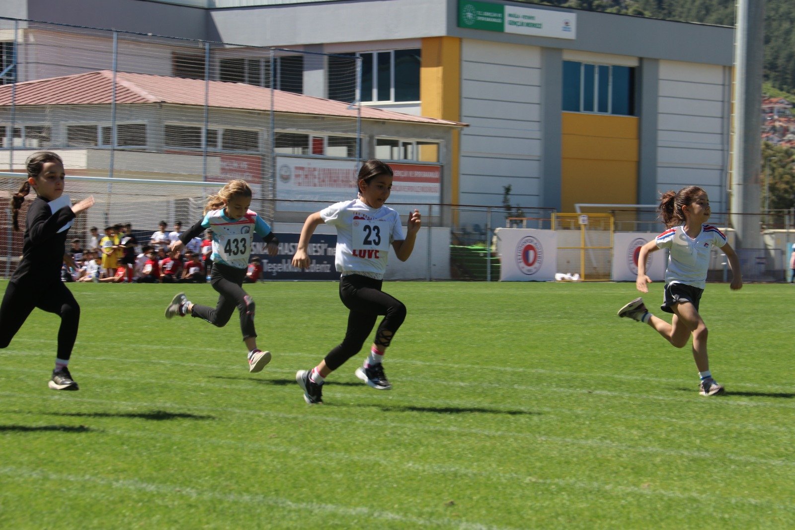 Fethi̇ye’de Öğrenci̇ler “En Hizli” Olmak İçi̇n Koştu (1)