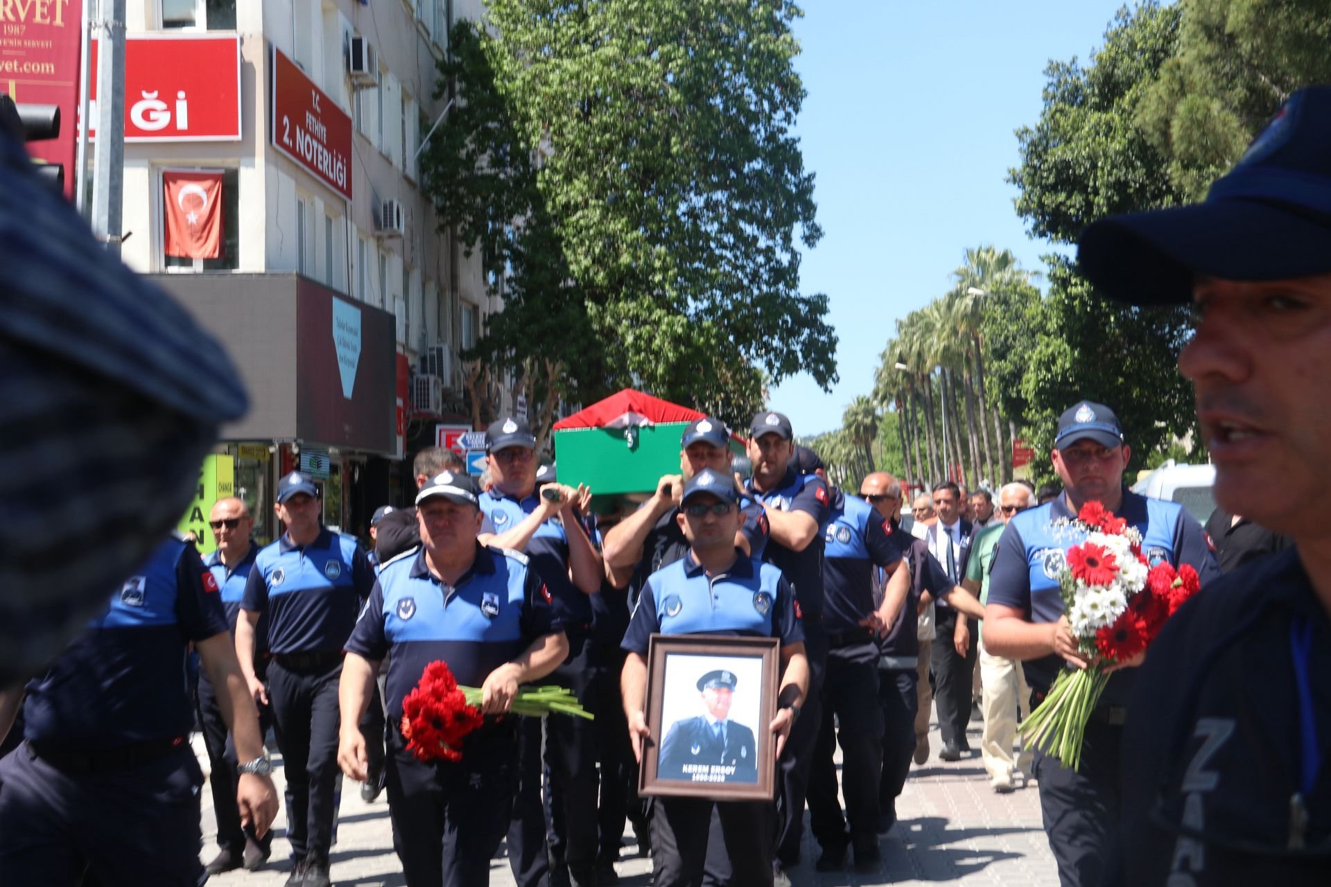 Fethiye’de Zabıta Personeli Kerem Ersoy’a Duygusal Veda (14)