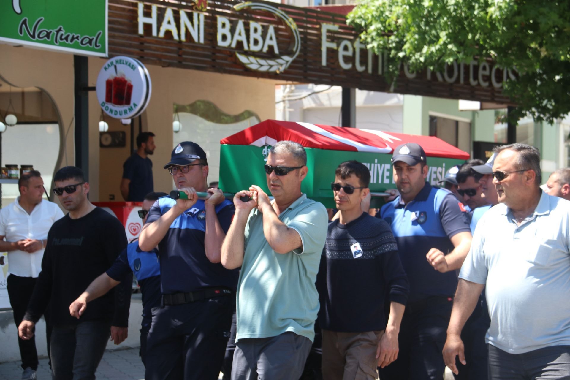 Fethiye’de Zabıta Personeli Kerem Ersoy’a Duygusal Veda (16)