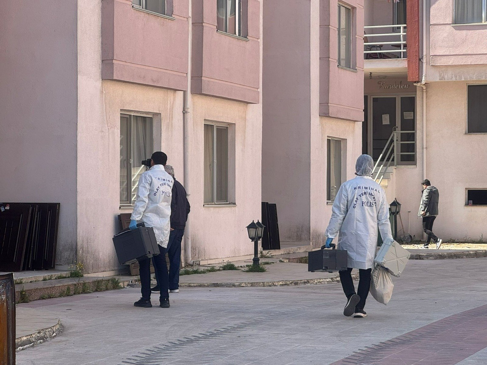 Genç Teğmen Evi̇nde Ölü Bulundu (6)