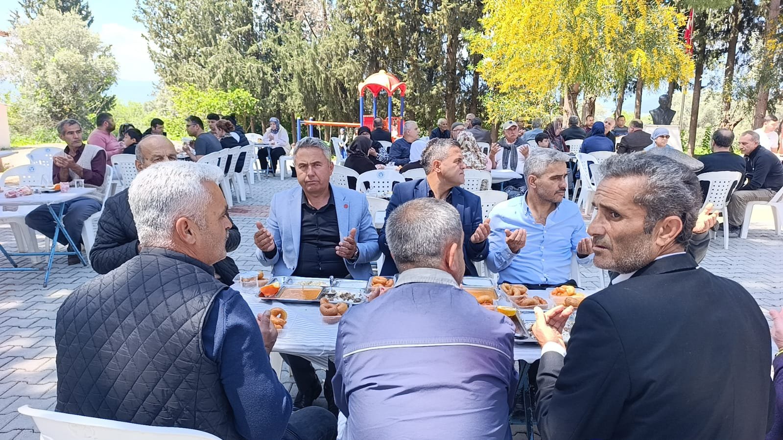 Hacıosmanlar’da Gönülleri Buluşturan Şükür Sofrası (4)-1