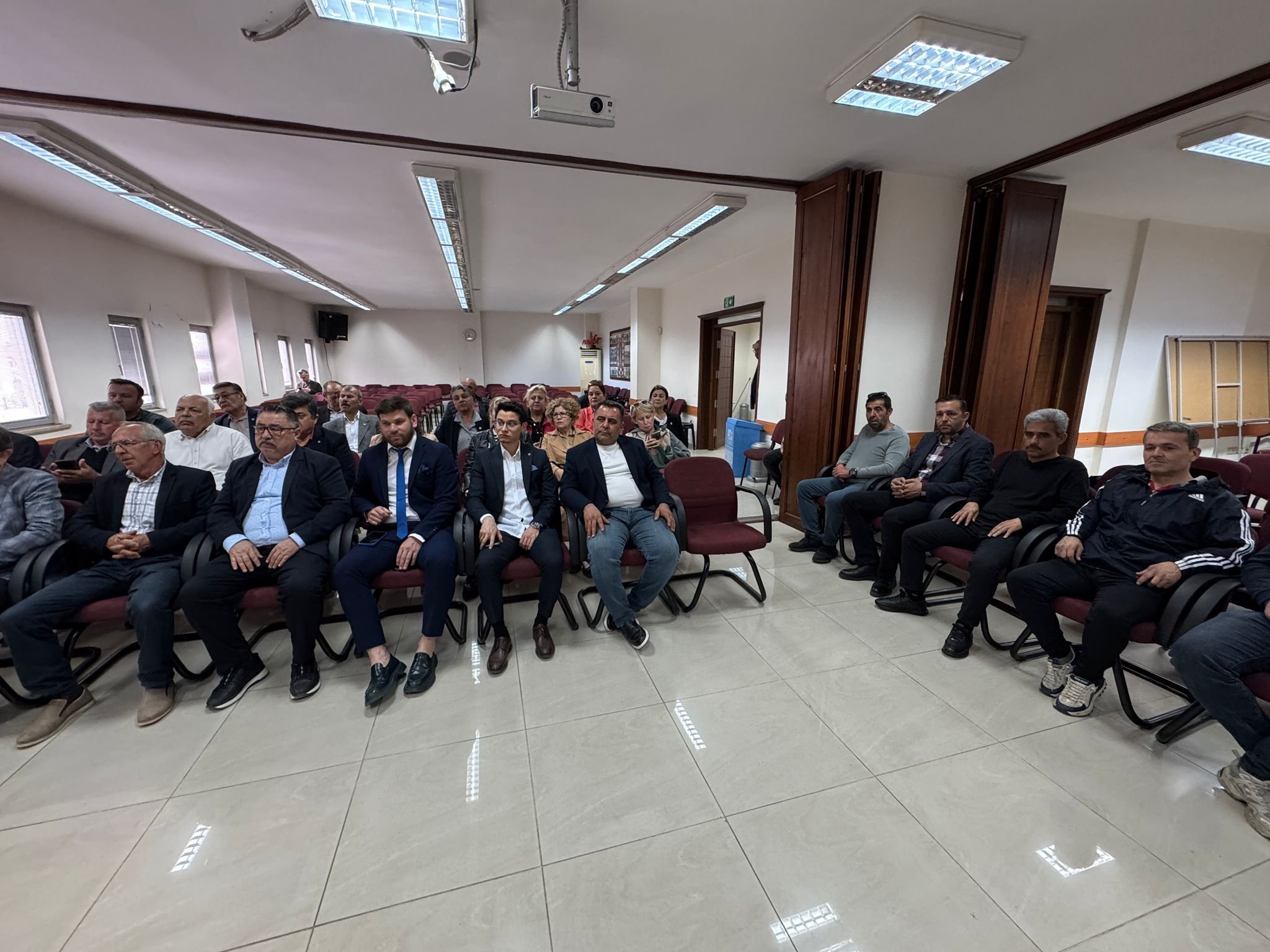 İyi̇ Parti̇ Genel Başkan Yardimcisi Buğra Kavuncu’dan Fethi̇ye Esnaf Odasi’na Zi̇yaret (7)