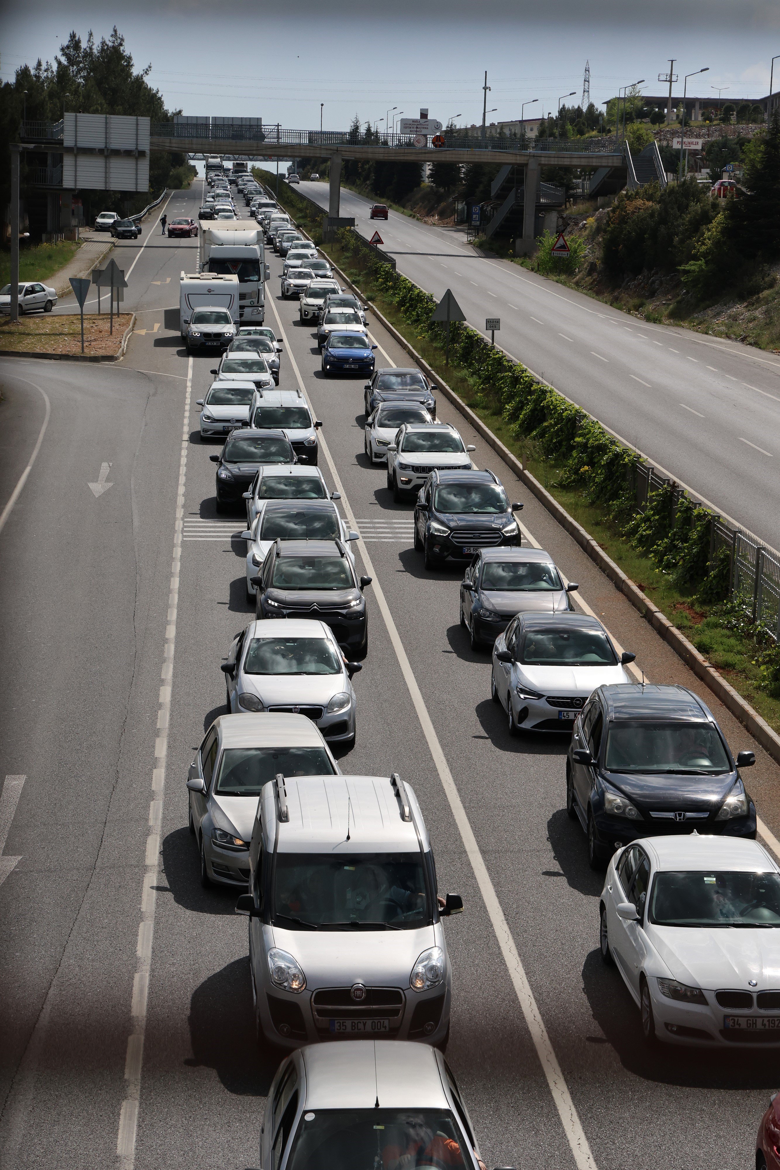 Motorlu Araç Sayisi 776 Bi̇ni̇ Aşti (2)