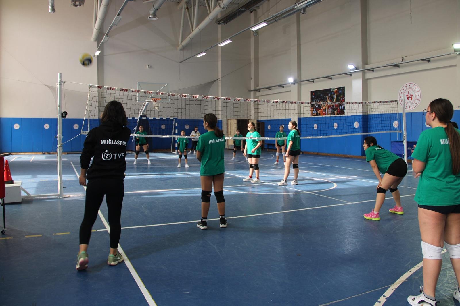 Muğlaspor Voleybolda Altyapi Ataği (1)