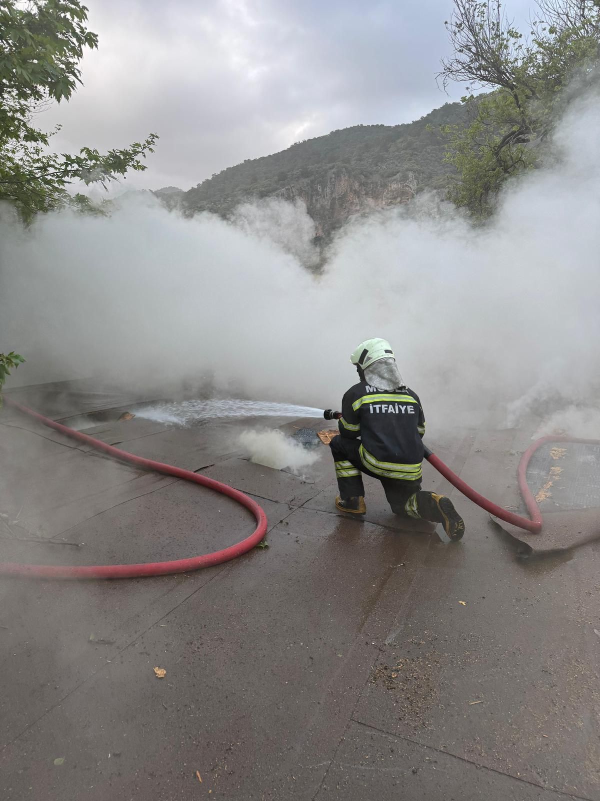 Ortaca’da İşletme Çatısında Yangın Can Kaybı Yok (1)