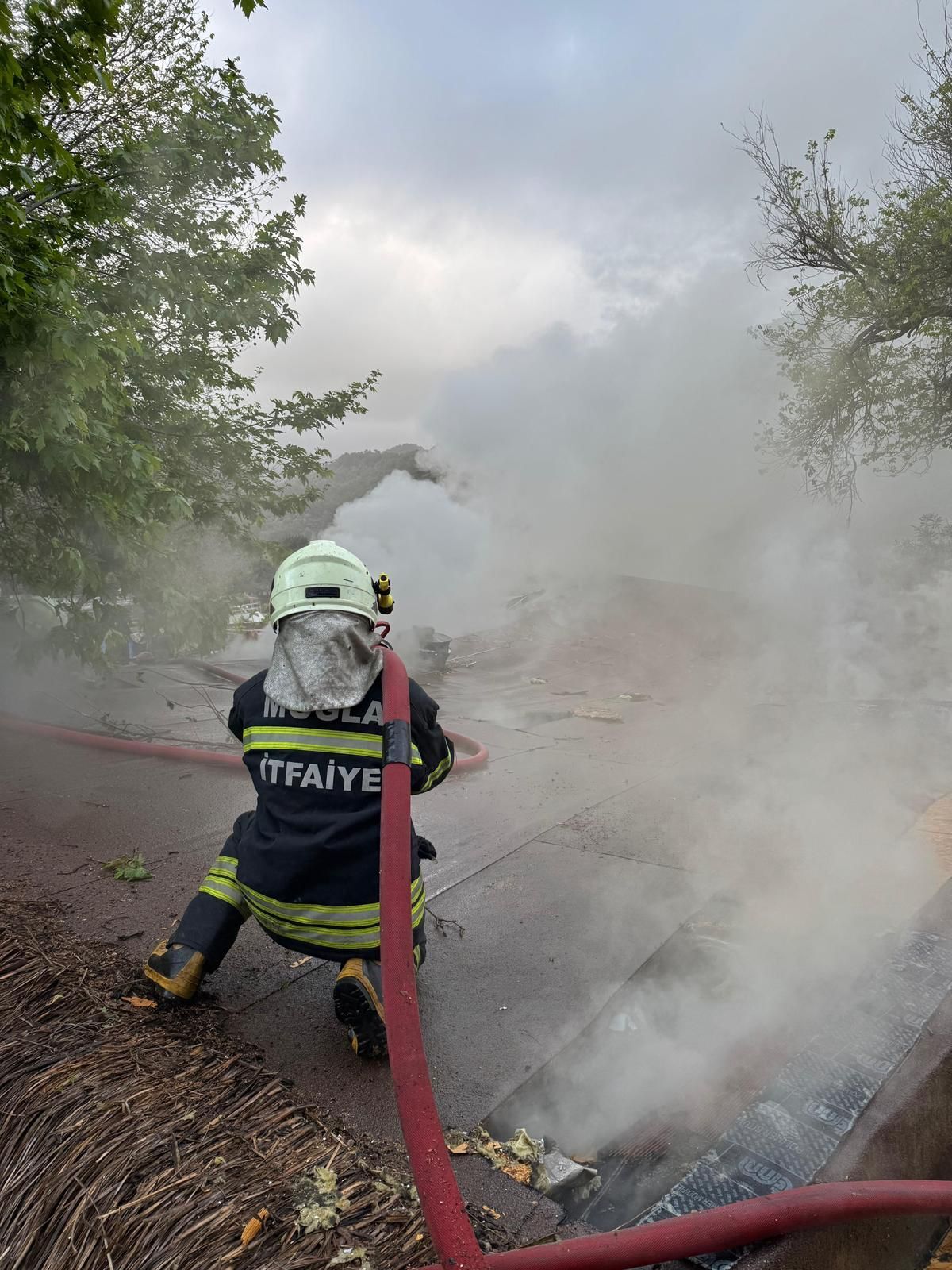Ortaca’da İşletme Çatısında Yangın Can Kaybı Yok (2)