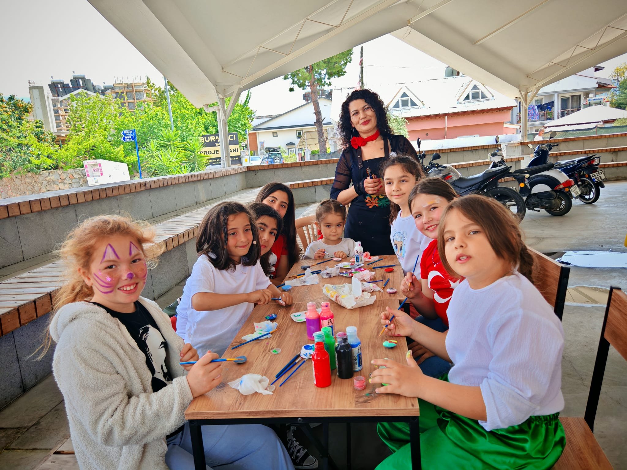 Rengahenk Sanat Evi̇’nden 23 Ni̇san’a Renkli̇ Kutlama (2)