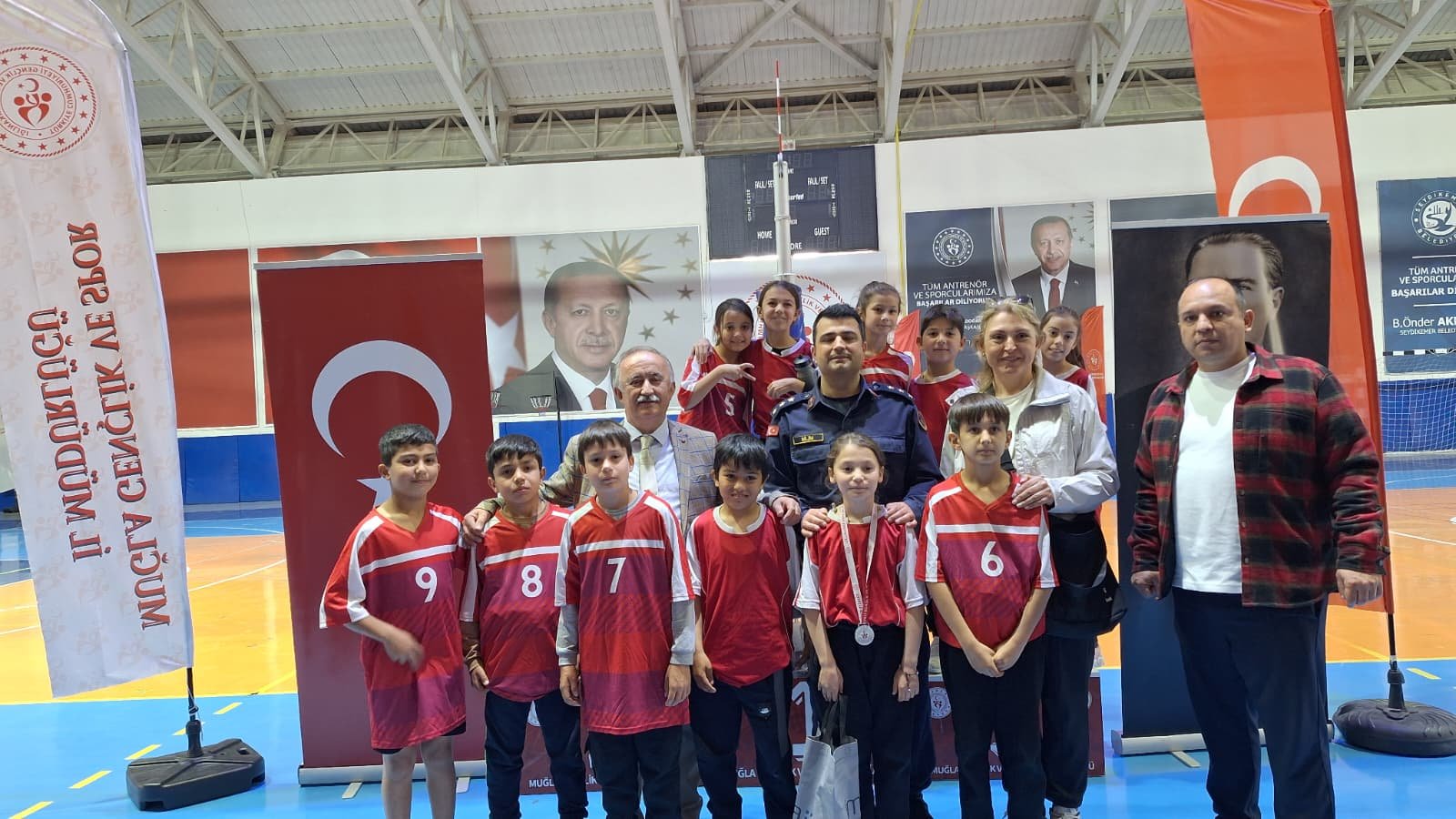 Seydikemer’de 23 Nisan Coşkusu Yol Koşusuyla Başladı (1)