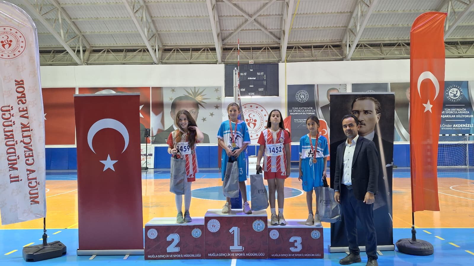 Seydikemer’de 23 Nisan Coşkusu Yol Koşusuyla Başladı (2)