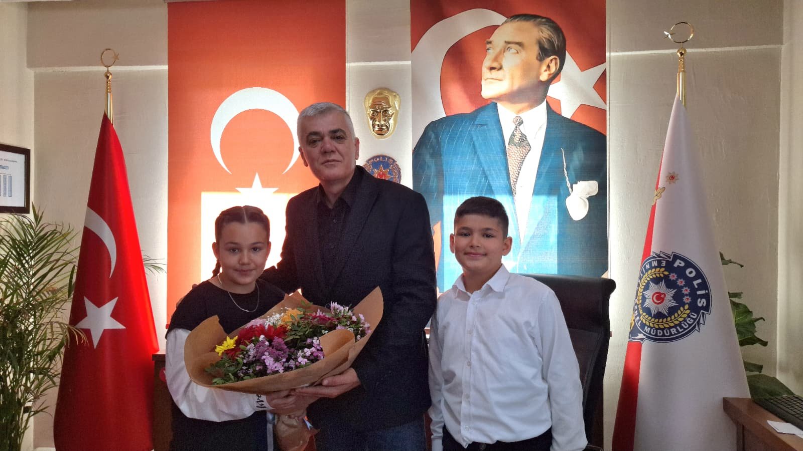 Seydikemer’de Emniyet Müdürlüğü Makamı Miniklere Emanet (2)