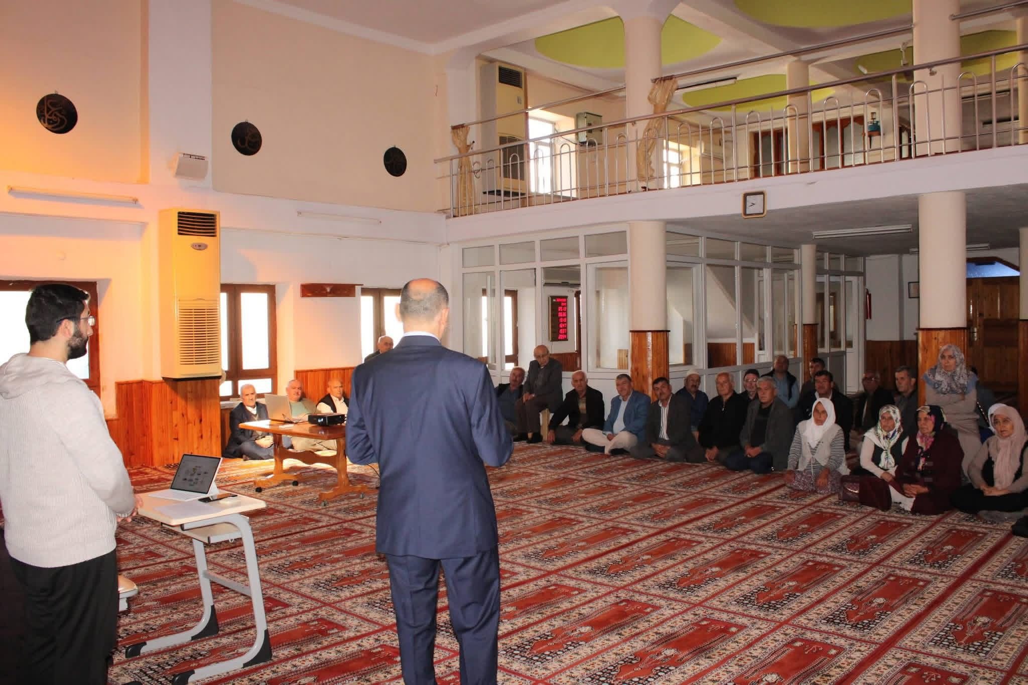 Seydi̇kemer'de Hac Eği̇ti̇m Semi̇neri̇ Düzenlendi̇ (3)