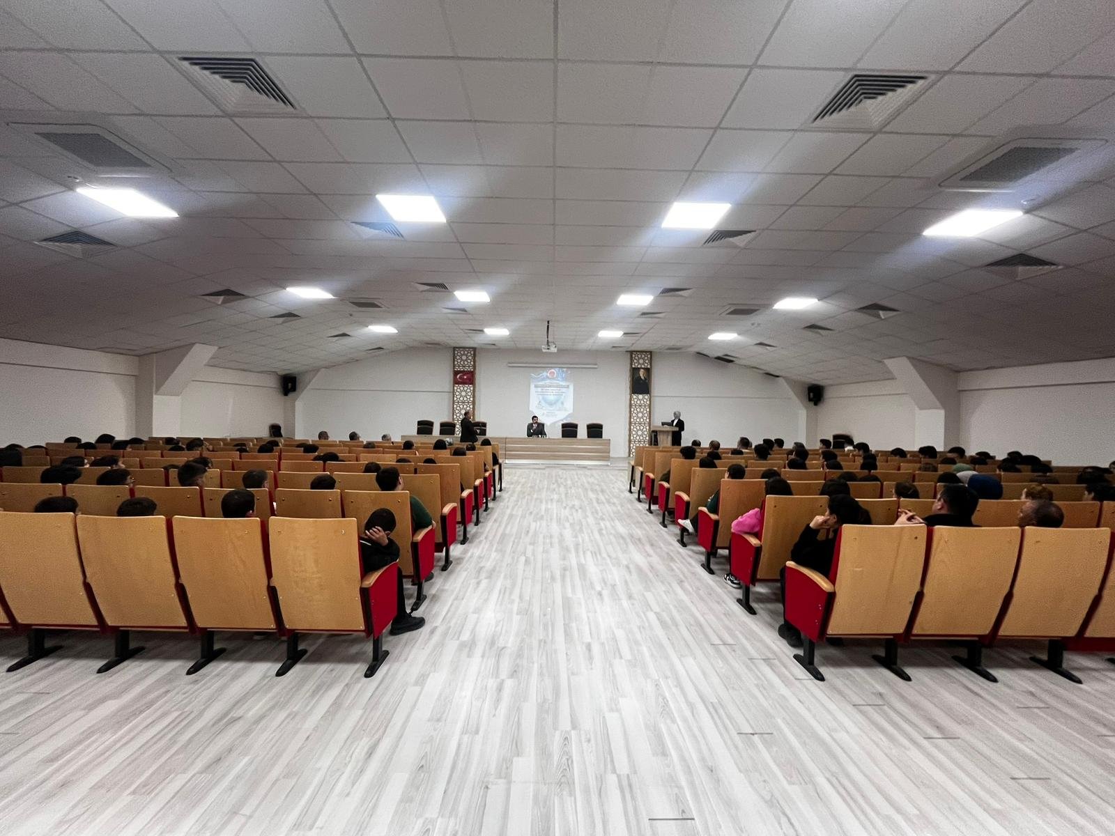 Seydi̇kemer’de Öğrenci̇lere Si̇ber Güvenli̇k Semi̇neri̇ (6)