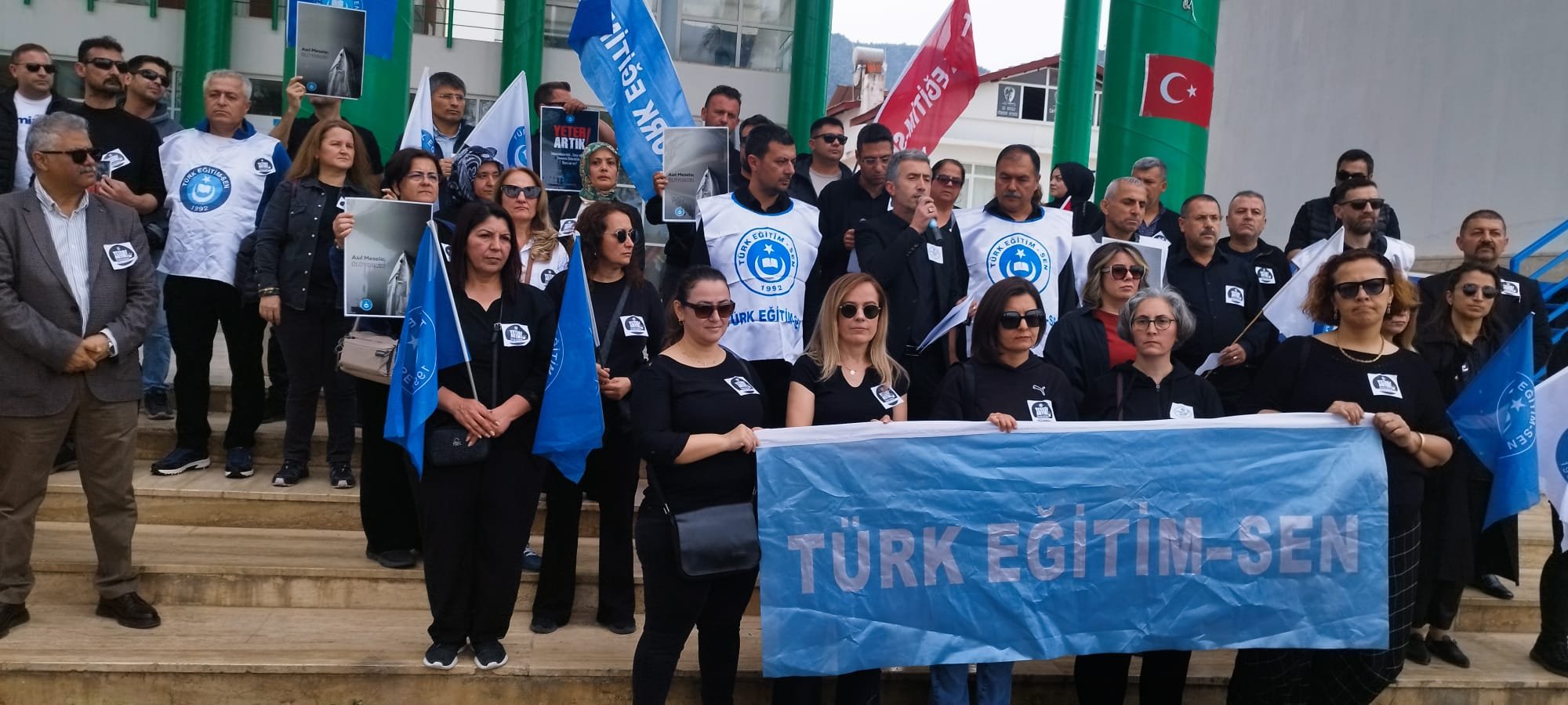 Türk Eği̇ti̇m Sen'den Si̇verek Saldirisina Tepki̇ İş Birakma Eylemi̇ (5)