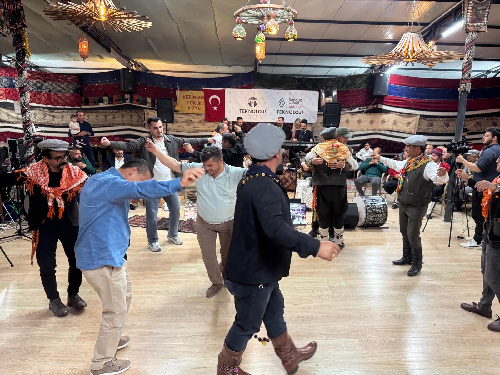 Ümmet Çelik’le “Diyardan Diyara” Sezonu Coşkuyla Kapattı (4)