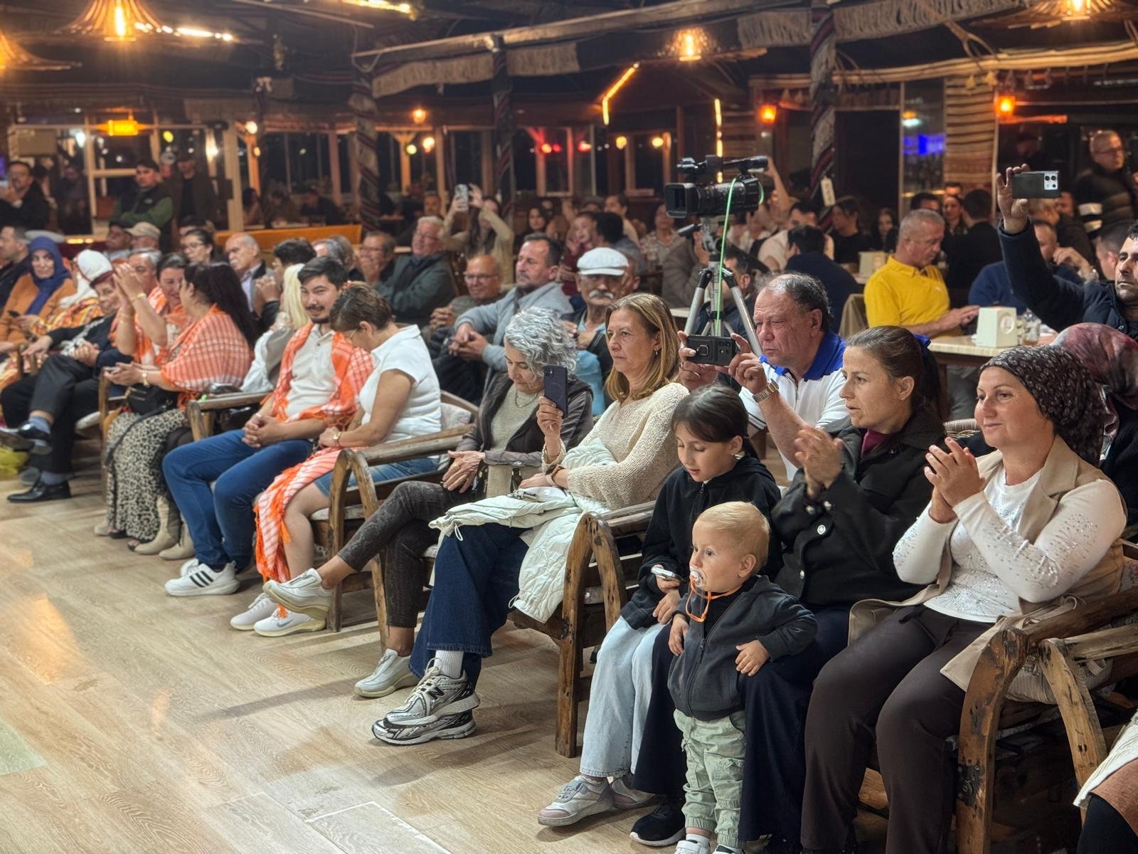 Ümmet Çelik’le “Diyardan Diyara” Sezonu Coşkuyla Kapattı (6)