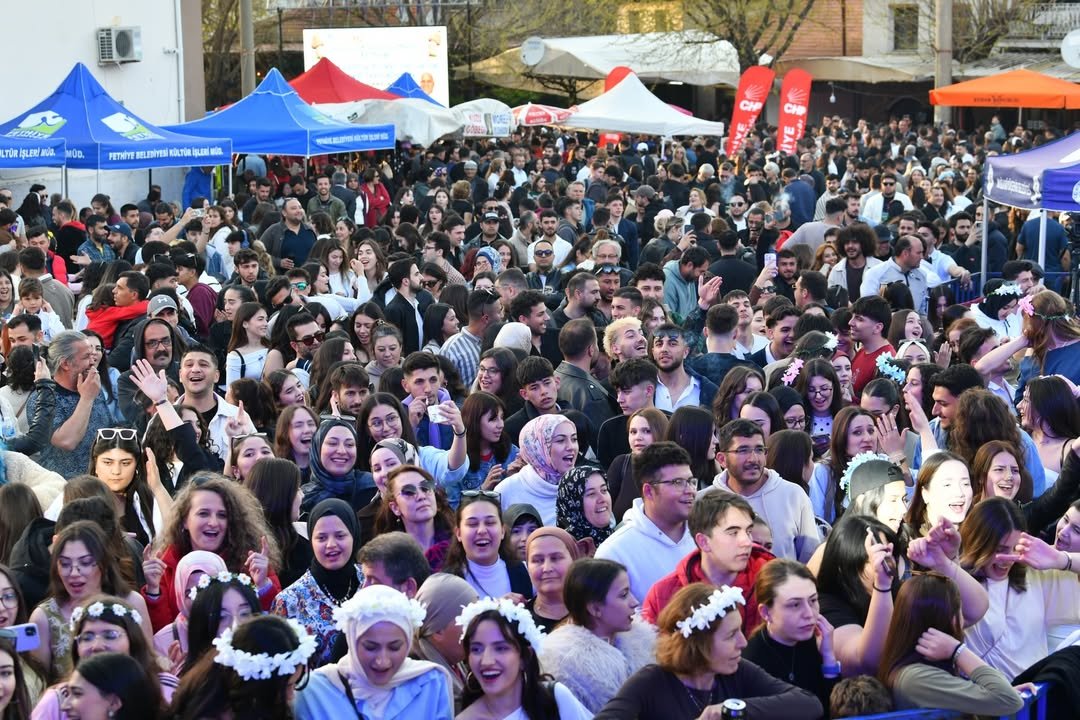 Yeşi̇lüzümlü Dastar Ve Kuzugöbeği̇ Festi̇vali̇ne Bi̇nlerce Ki̇şi̇ Akin Etti̇ (14)