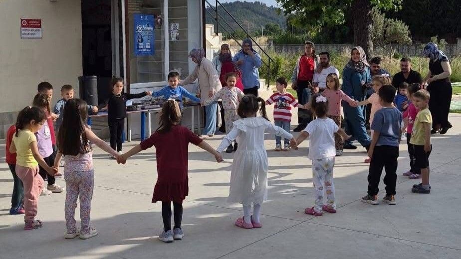 4 6 Yaş Kur’an Kursu Öğrenci̇leri̇ Gürpinar Cami̇i̇’nde Buluştu (1)