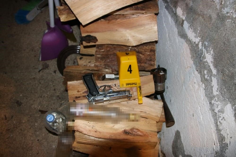 A W698443 03