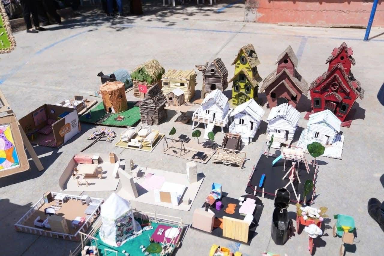 Alaçat Ortaokulu’nda Tübi̇tak 4006 Bi̇li̇m Fuari Açildi (3)