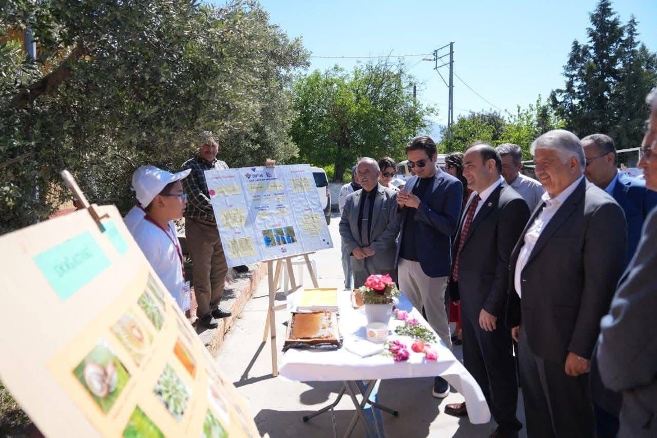 Alaçat Ortaokulu’nda Tübi̇tak 4006 Bi̇li̇m Fuari Açildi (5)