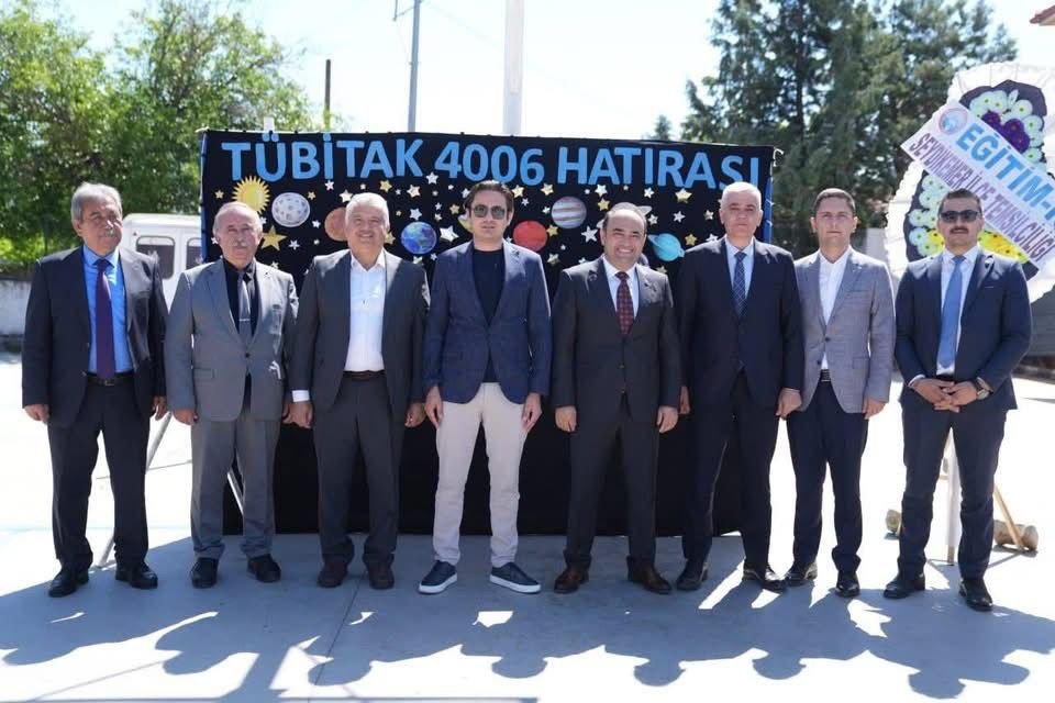 Alaçat Ortaokulu’nda Tübi̇tak 4006 Bi̇li̇m Fuari Açildi (9)