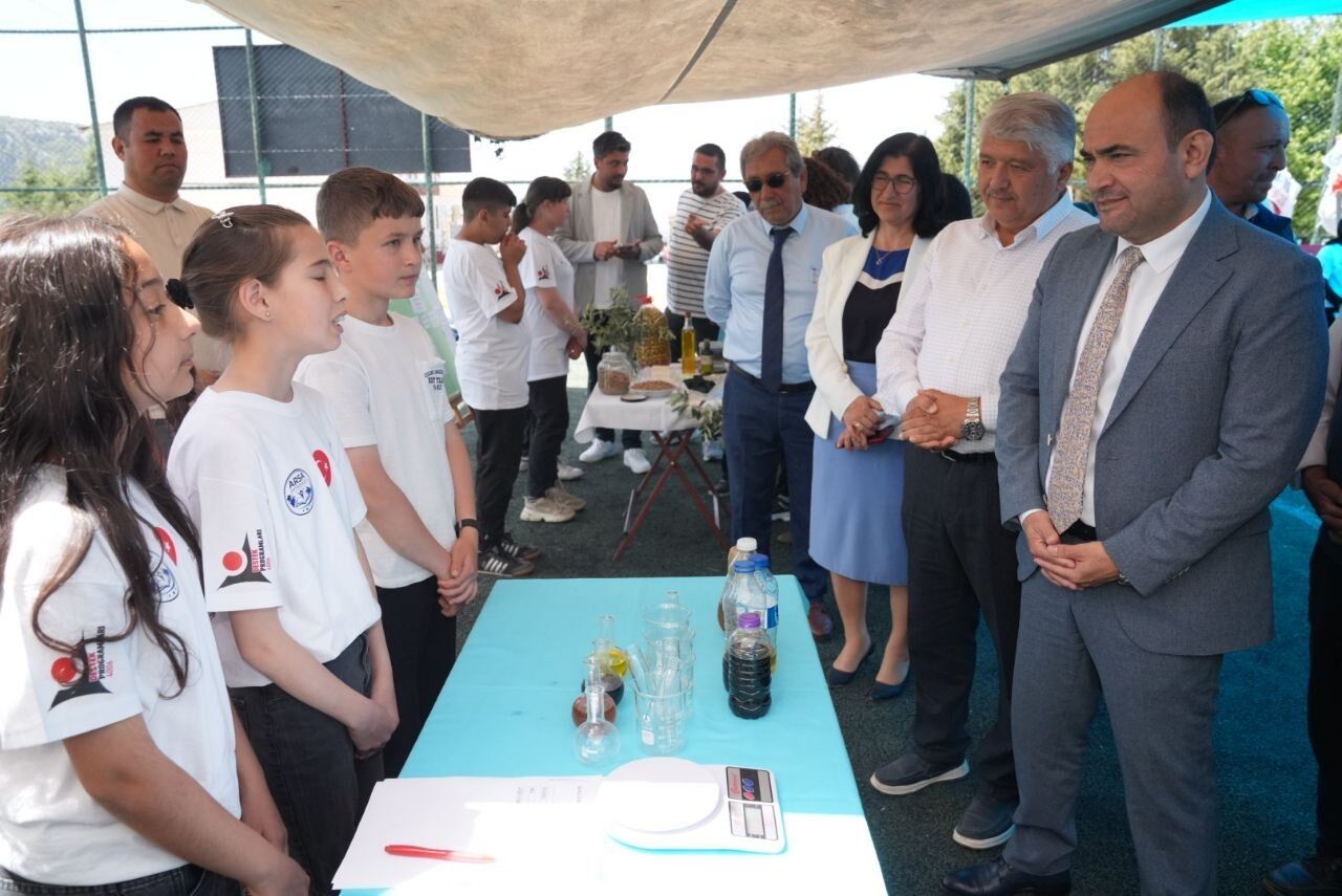 Arsa Ortaokulu’nda Tübi̇tak 4006 Bilim Fuarı Büyük İlgi Gördü (22)