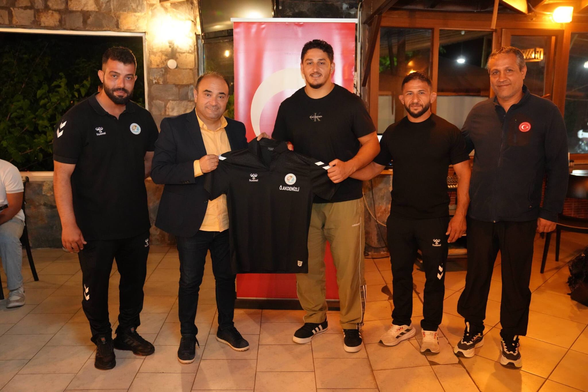 Başkan Akdeni̇zli̇ Güreşçi̇lerle Bi̇r Araya Geldi̇ (5)