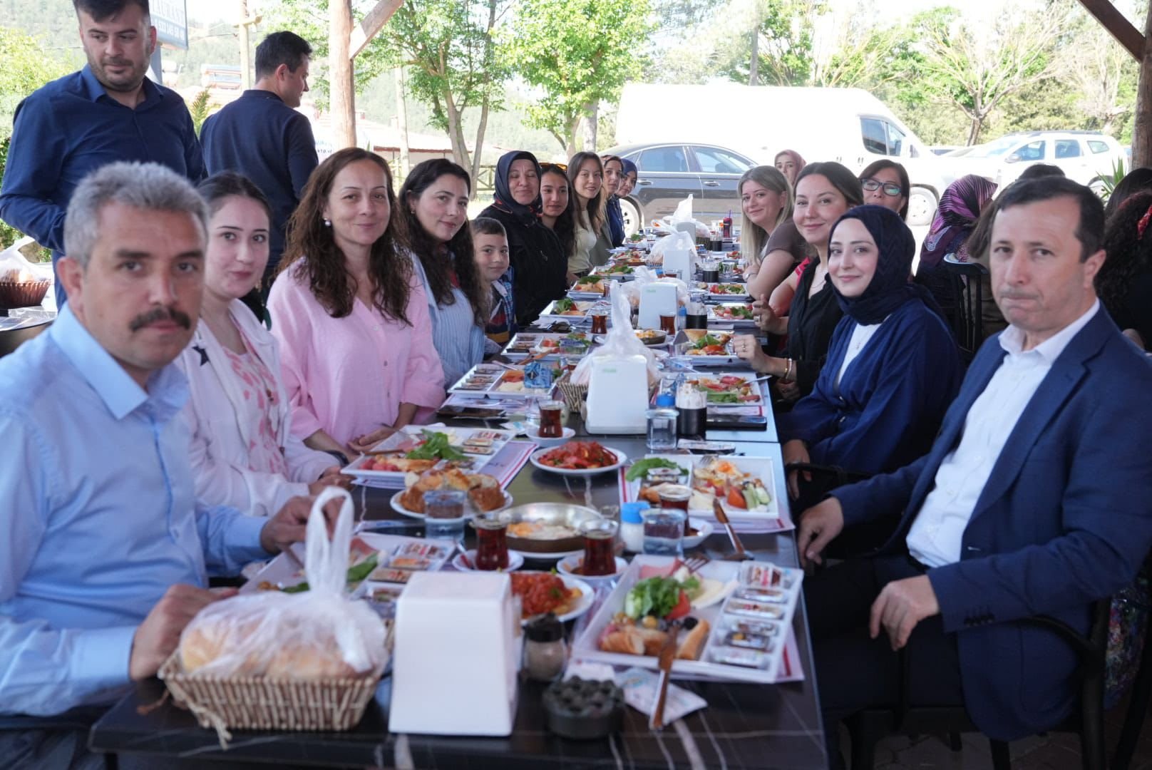 Başkan Akdeni̇zli̇, Kadin Personeli̇n Anneler Günü’nü Kutladi (10)