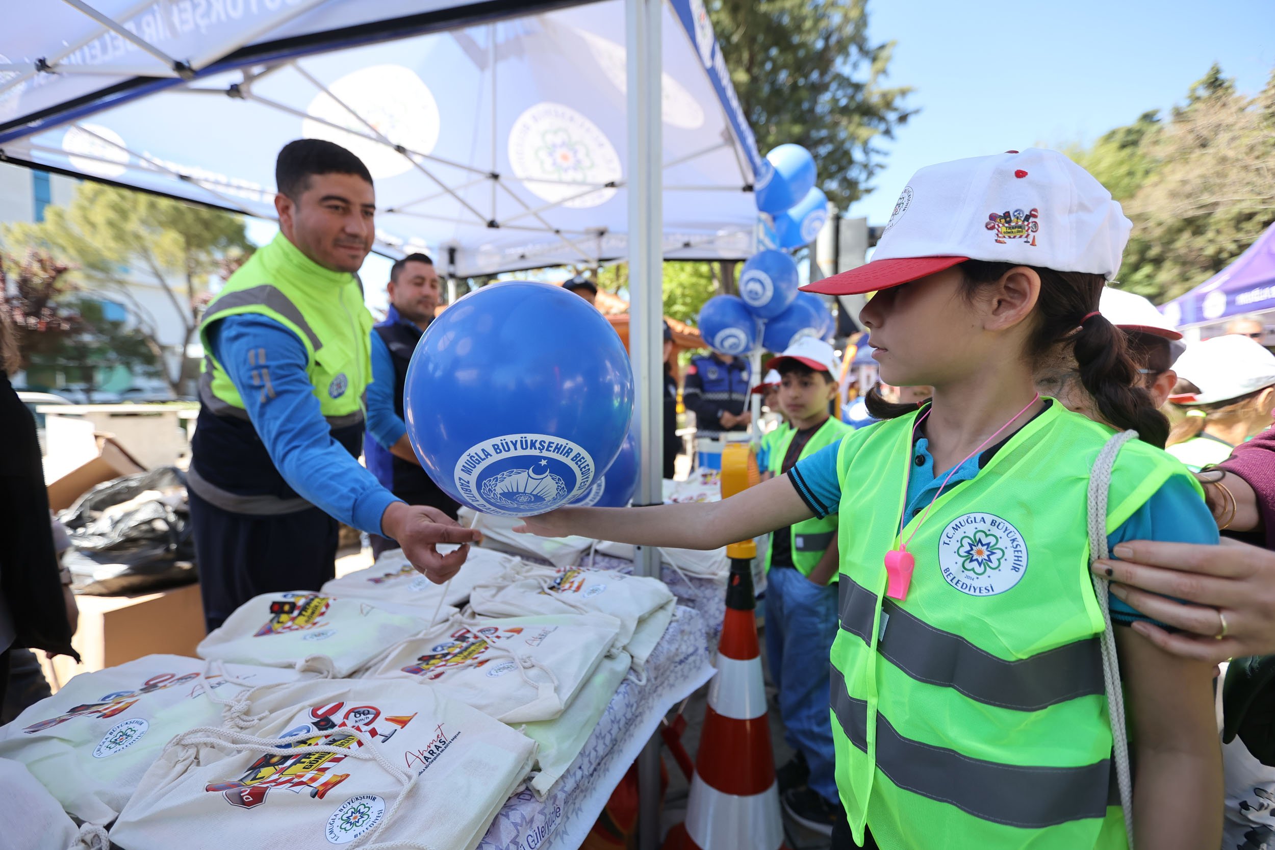Büyükşehi̇r’den Trafi̇k Bi̇li̇nci̇ Oluşturan Etki̇nli̇k (1)
